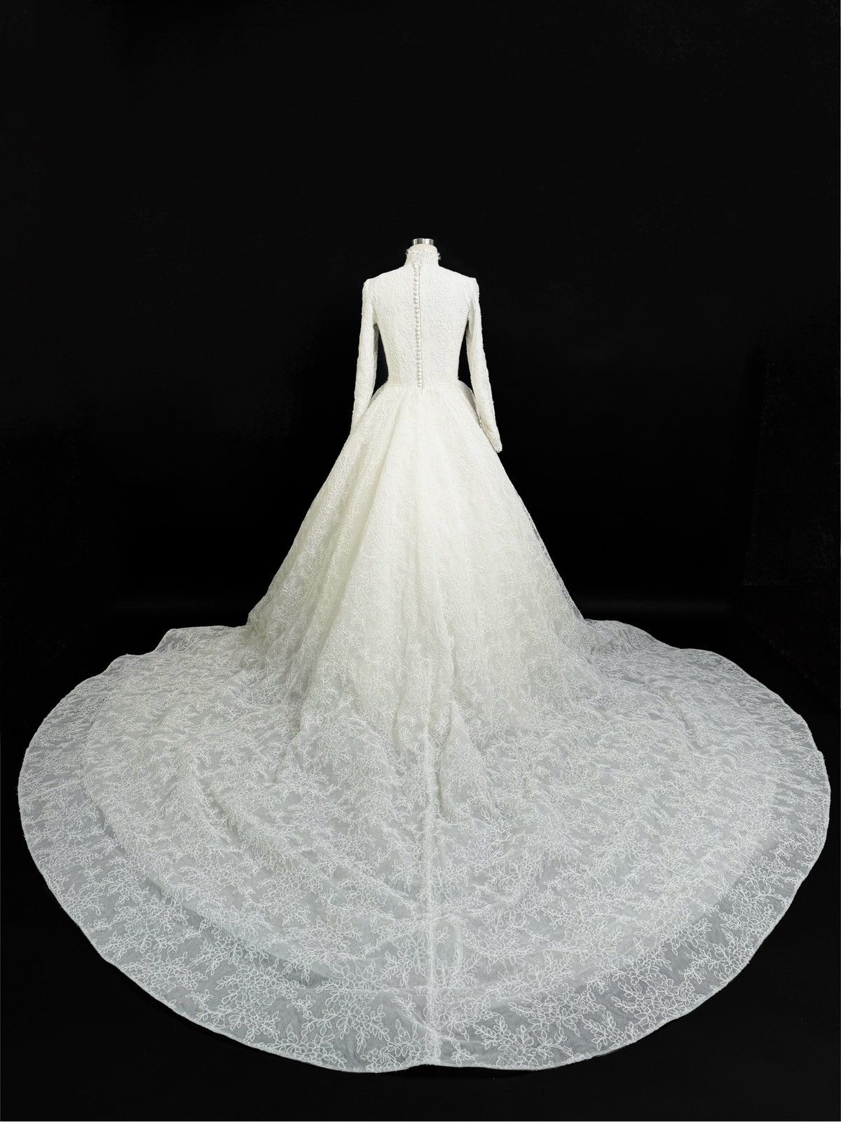 Other Preloved US 2 Anna Augusta Embroidered Lace Wedding Gown Size XS / US 0-2 / IT 36-38 - 11 Thumbnail