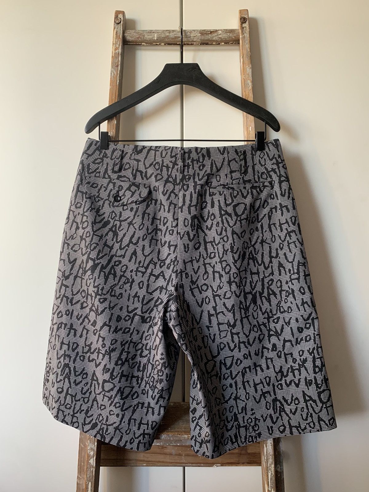 Comme des Garcons Homme Plus COMME DES GARÇONS HOMME PLUS EDWARD GOSS TEXT PRINT SHORTS Size US 32 / EU 48 - 2 Thumbnail