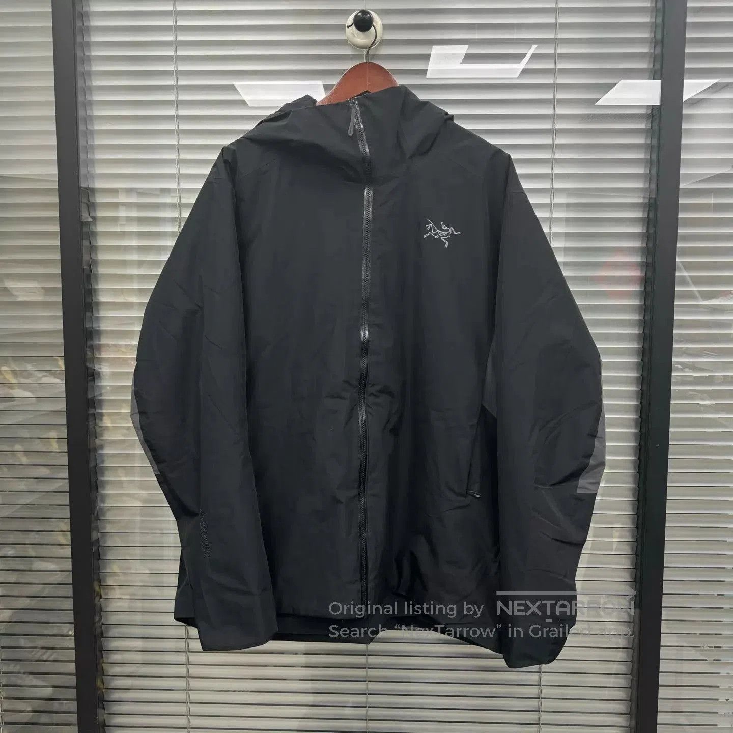 Arc'teryx Black Hooded Light Jacket XL. Size US XL / EU 56 / 4 - 1 Thumbnail