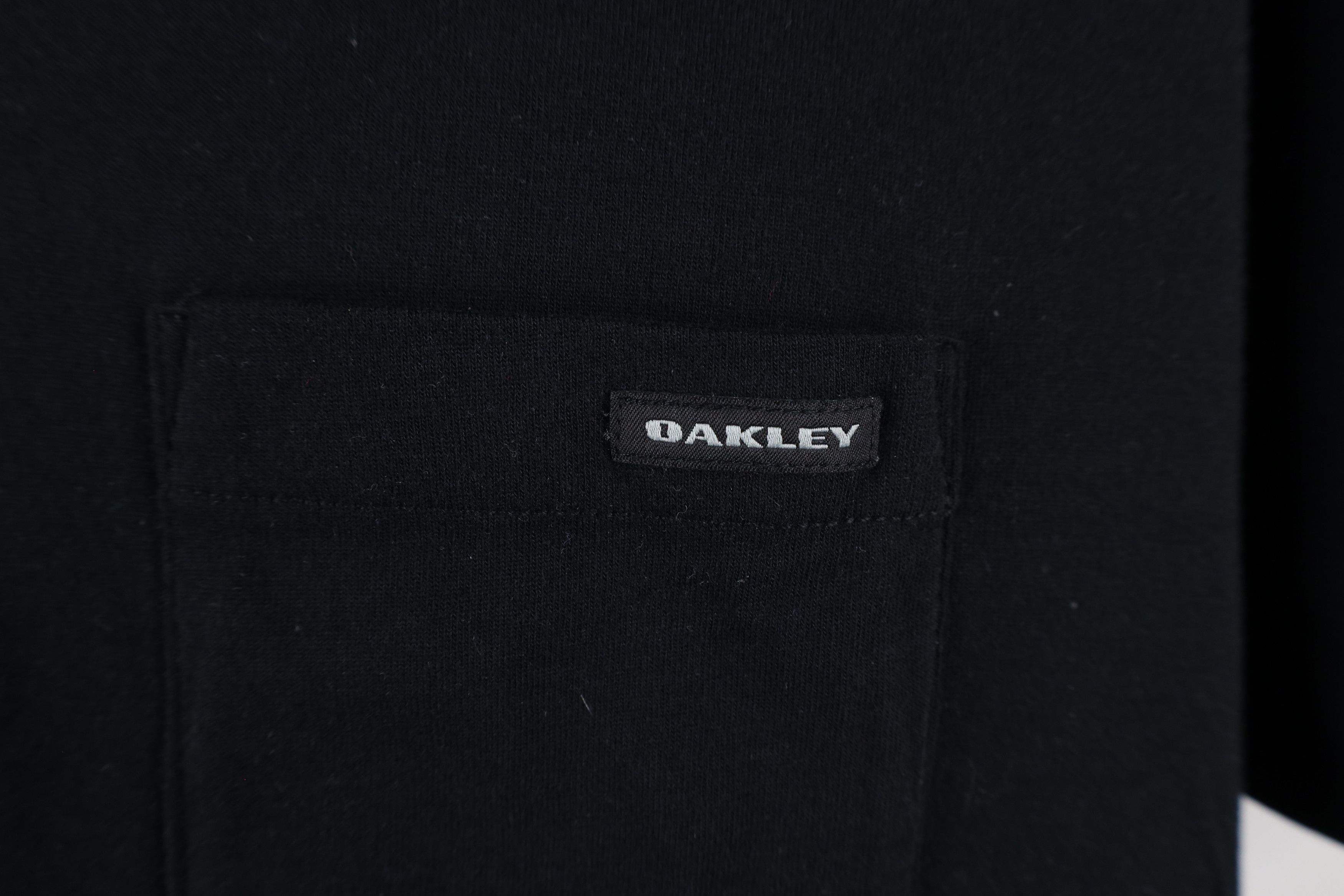 Oakley × Vintage Vintage Y2K Oakley Spell Out Short Sleeve Pocket T-Shirt Size US L / EU 52-54 / 3 - 4 Thumbnail