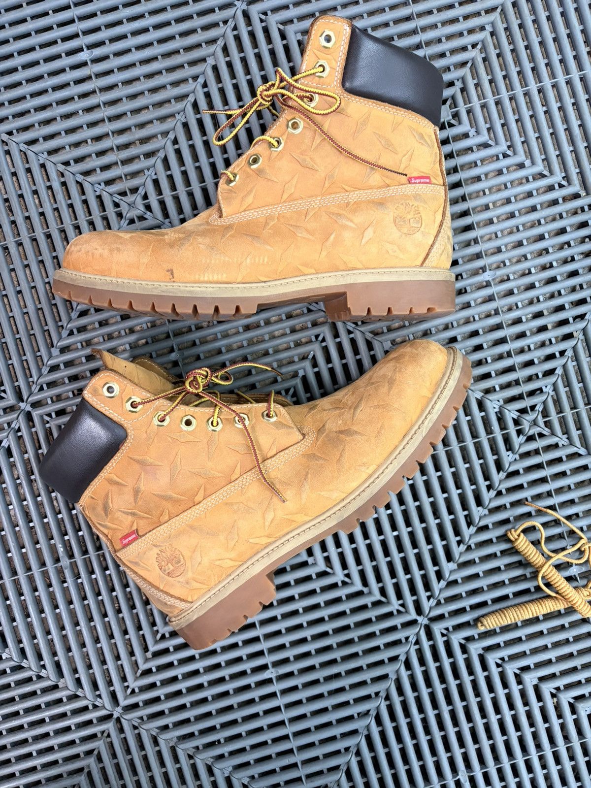 Supreme × Timberland Supreme Timberland "Diamond Plated" Boots Size US 10.5 / EU 43-44 - 1 Thumbnail