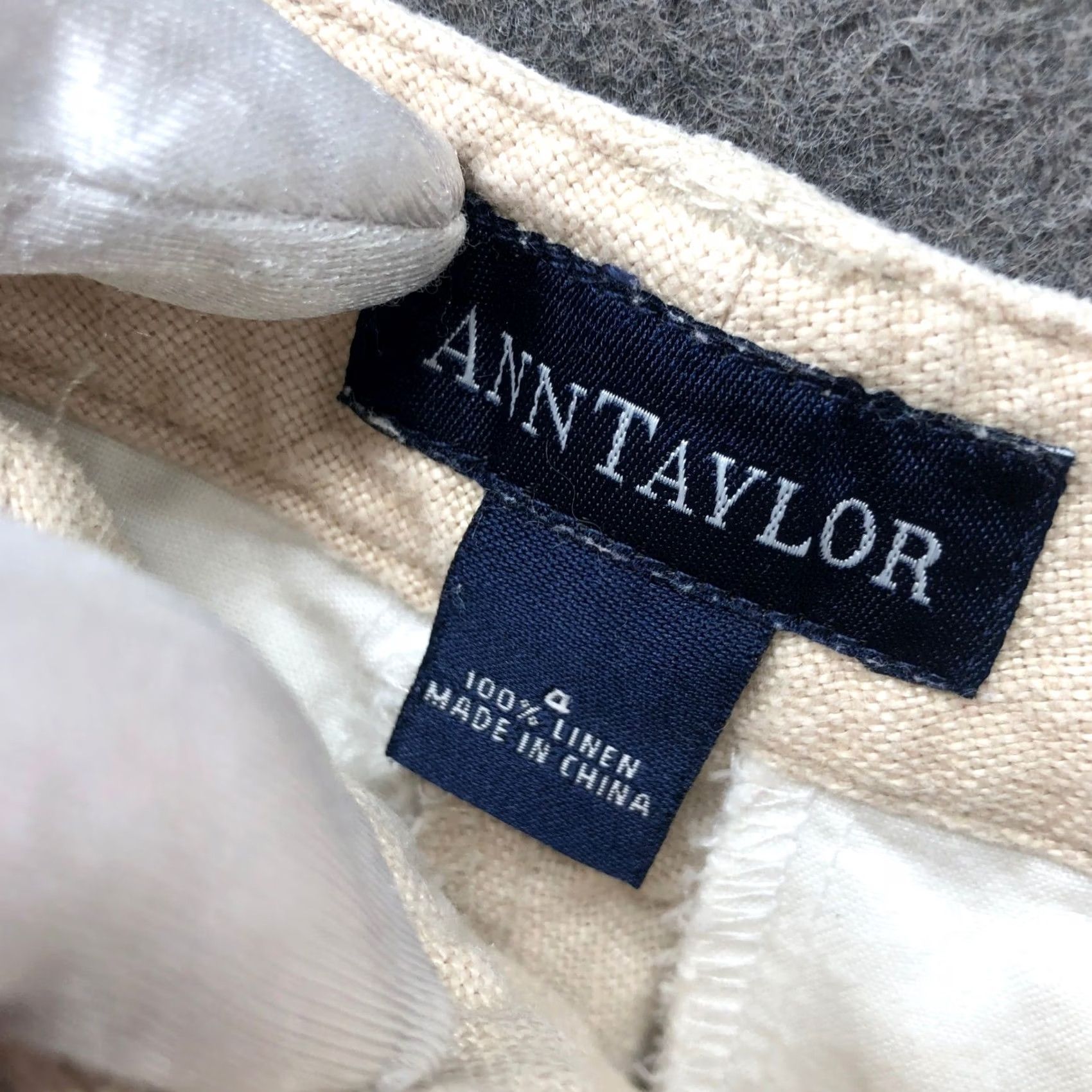 Ann Taylor VINTAGE? No. Ann Taylor 100% Linen Shorts Womens 4 Beige High Rise Flat Front Zip Hook Shirt Size 27" / US 4 / IT 40 - 3 Thumbnail