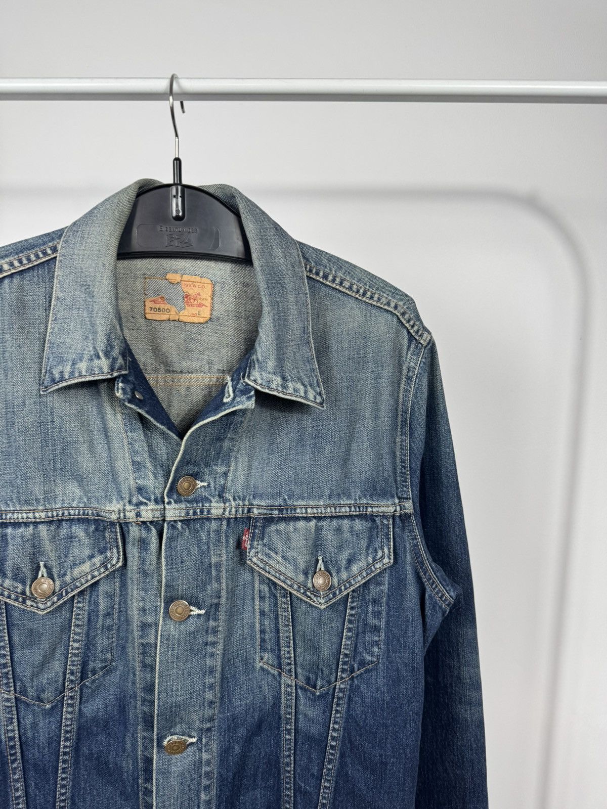 Levi's Vintage Levis Women Denim Jacket Faded Blue Trucker Size L Size L / US 10 / IT 46 - 3 Thumbnail