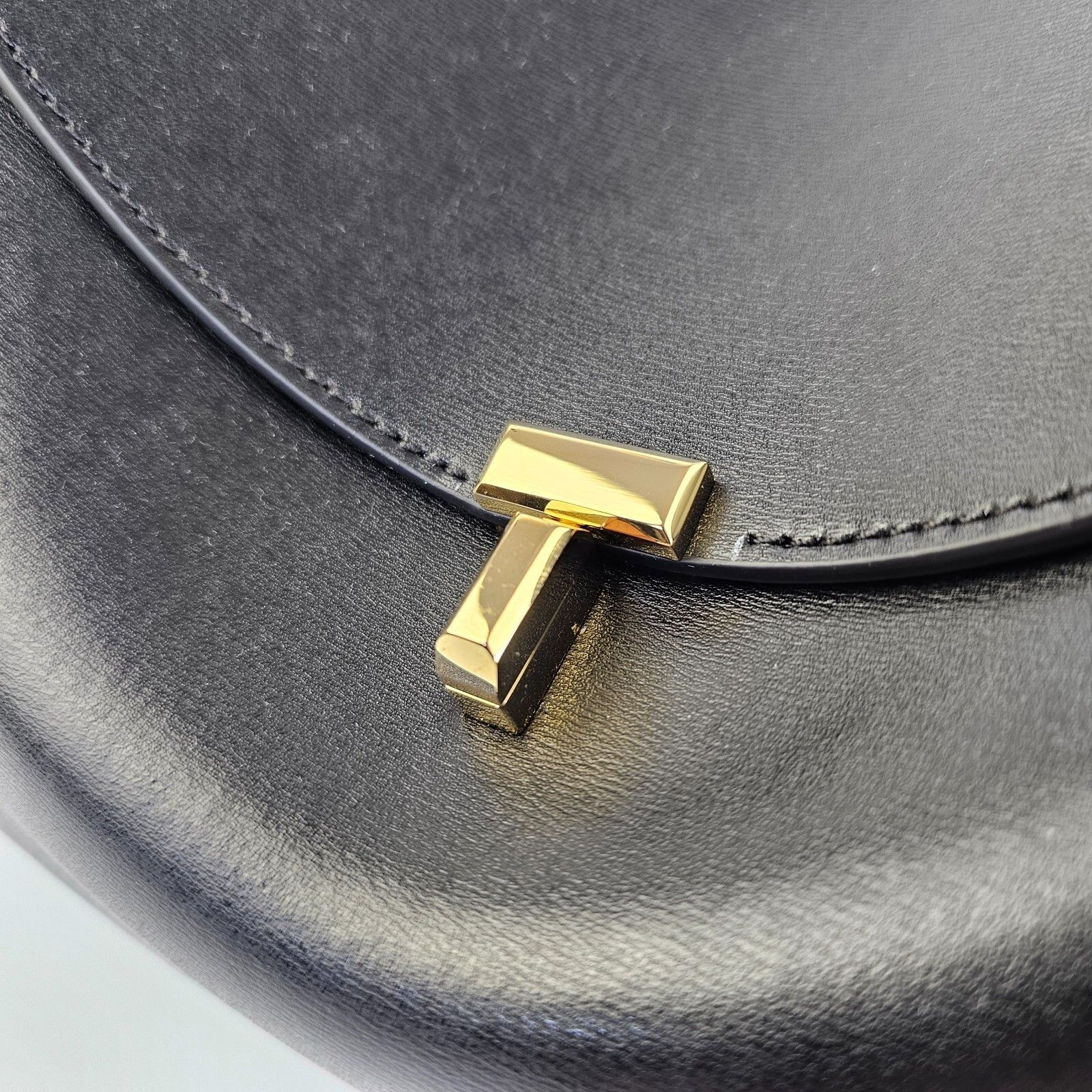 Toteme TOTEME T-Lock Black/Gold Leather Top Handle Bag New Size ONE SIZE - 5 Thumbnail
