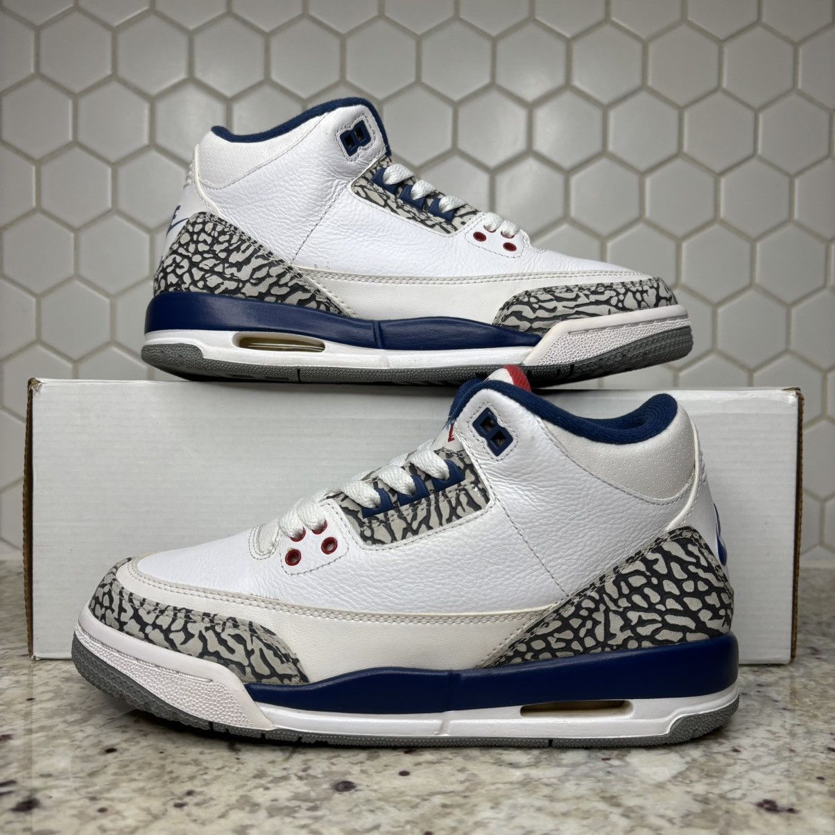 Jordan Brand Size 5.5 - Jordan 3 OG True Blue 2016 lighlty worn no box Size US 5.5 / EU 38 - 1 Thumbnail