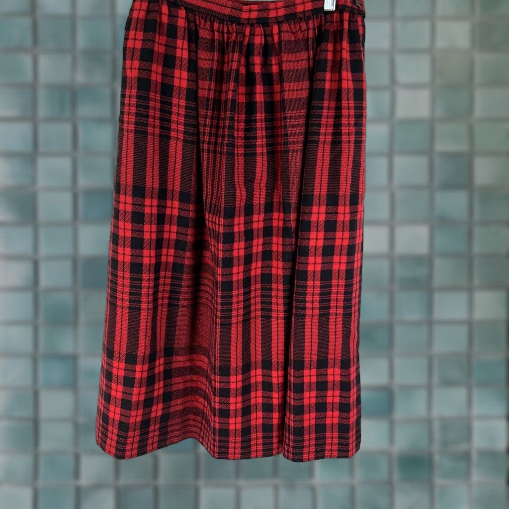 Evan Picone VINTAGE Evan Picone Skirt Women Long Plaid Wool 10 Red Black 90s Classic Union Made Womens Size 32" / US 10 / IT 46 - 1 Thumbnail
