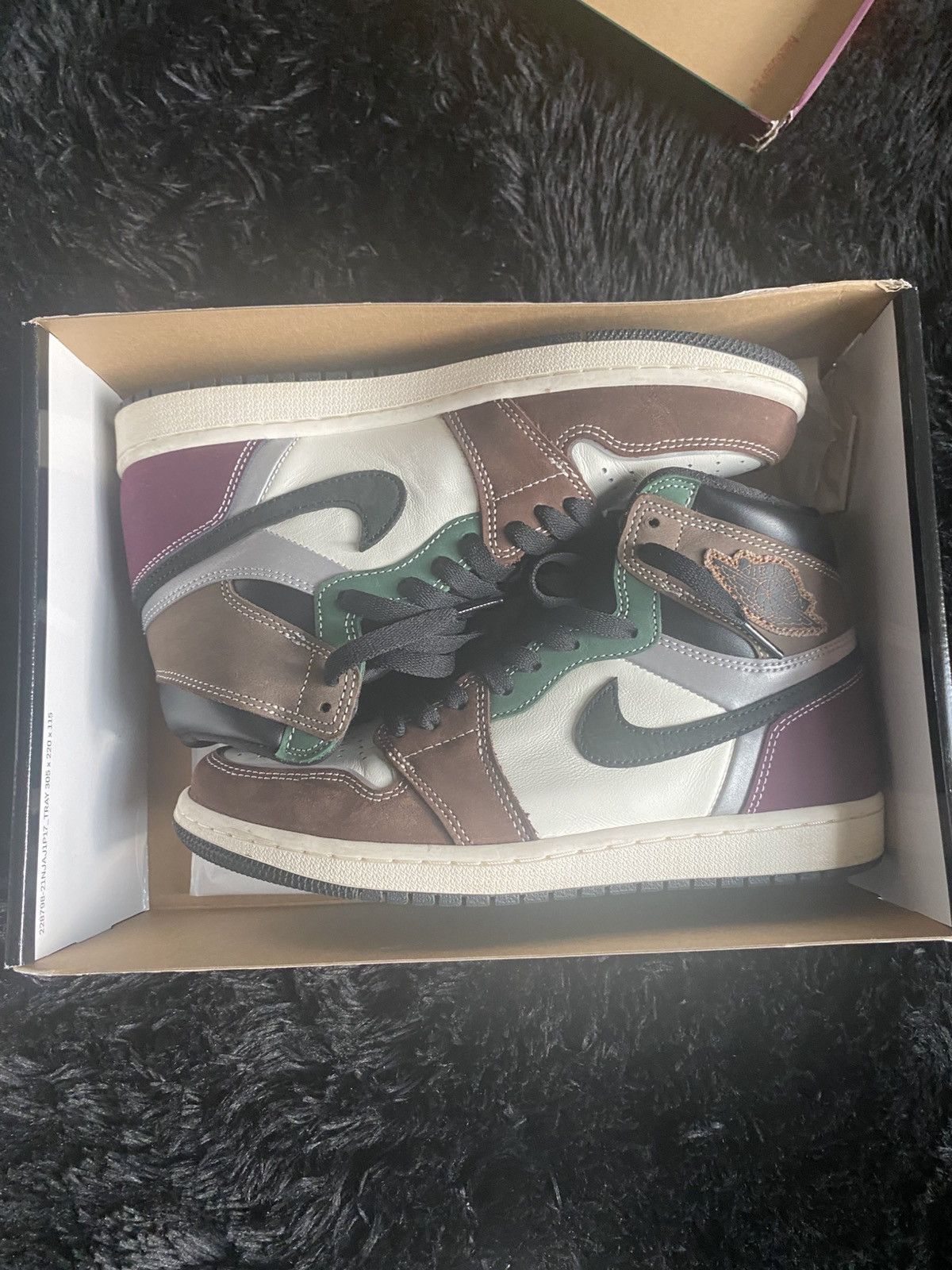 Nike Jordan 1 Retro High OG Size US 8 / EU 41 - 1 Thumbnail