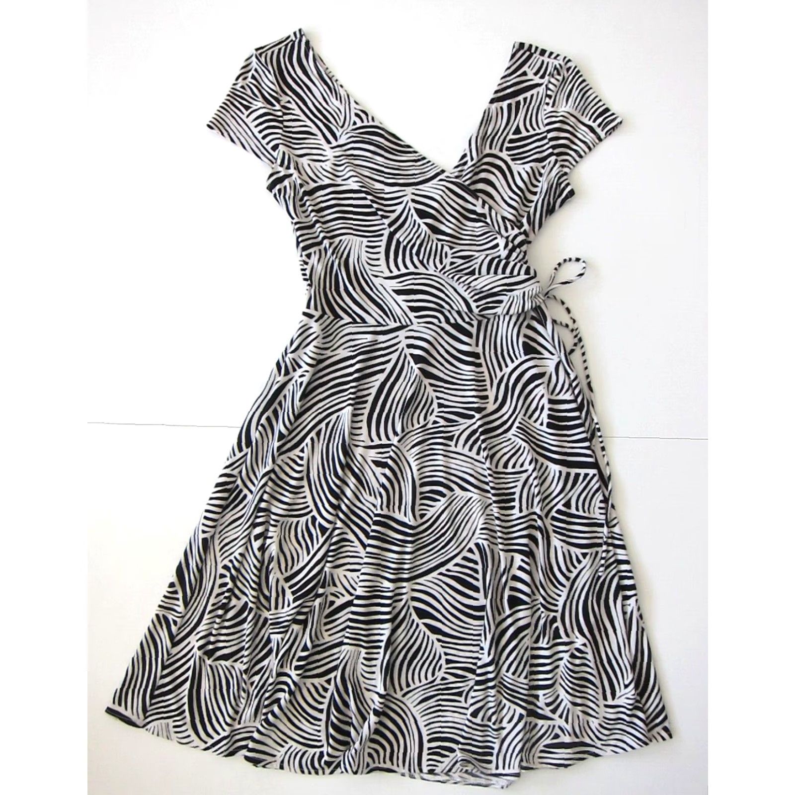 Vintage Maggy L Black White Abstract Stretch V-Neck Ruched Short Sleeve Empire Dress 8 Size 30" / US 8 / IT 44 - 2 Thumbnail