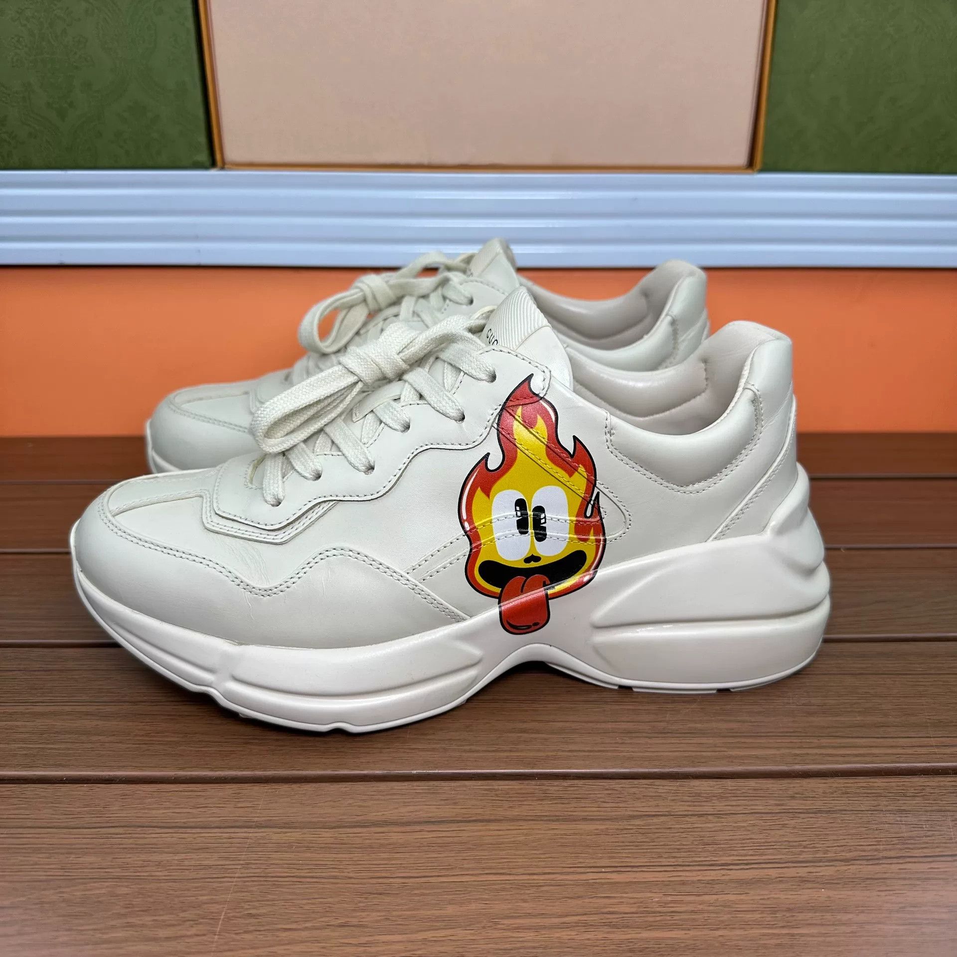 Gucci Gucci Printed Beige Lowtop Sneakers 6 Men Size US 6 / EU 39 - 1 Thumbnail