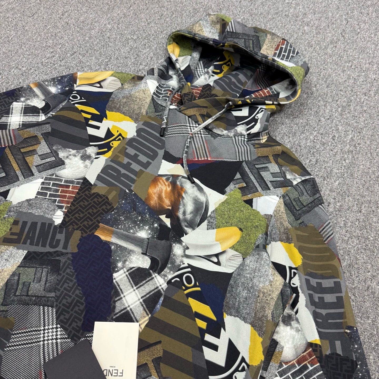 Fendi Fendi All-over Art Patchwork Hoodie - Size 44 Size L / US 10 / IT 46 - 3 Thumbnail