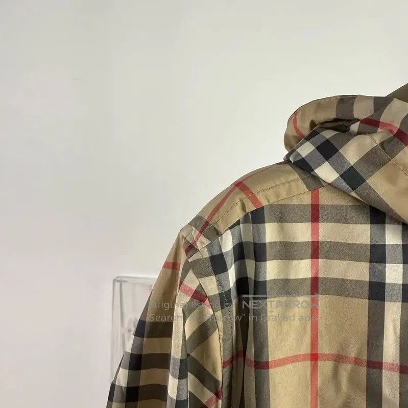 Burberry Burberry Color-Block Women's Jacket in Large. Size L / US 10 / IT 46 - 3 Thumbnail