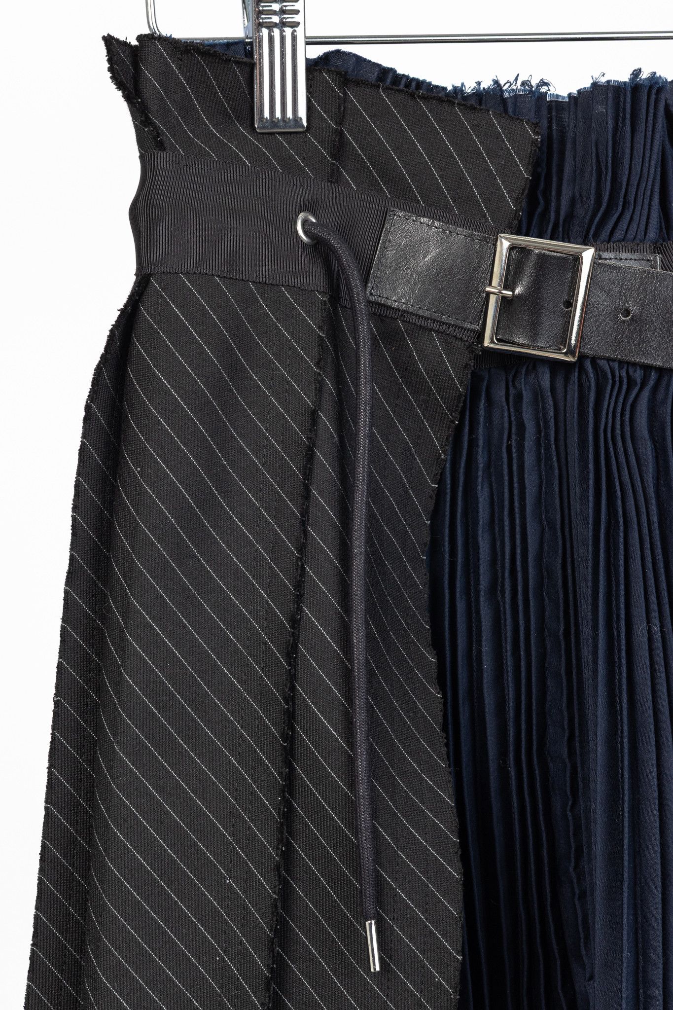 Sacai Sacai Black & Navy Pinstripe Docking Pleated Skirt Size 28" / US 6 / IT 42 - 4 Thumbnail
