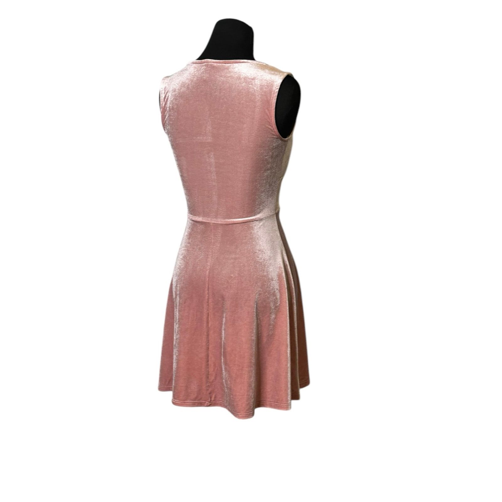 Forever 21 Forever 21 pink velvet fit and flare mini dress size Small Size S / US 4 / IT 40 - 12 Thumbnail