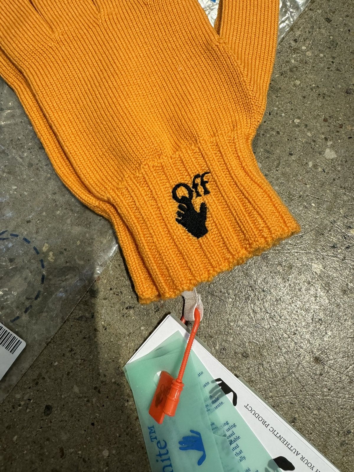 Off-White Off-White Embroidery Gloves NEW 350$ Size ONE SIZE - 2 Thumbnail