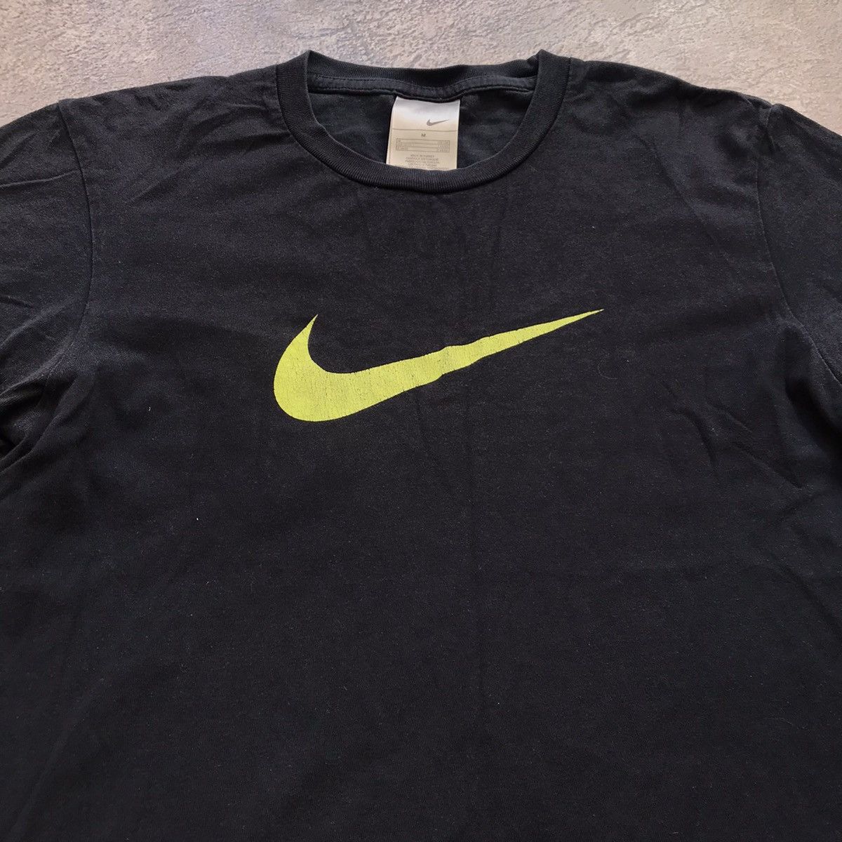 Vintage Vintage Nike Swoosh Tee Y2K Streetwear Black Small Logo M Size US M / EU 48-50 / 2 - 2 Thumbnail