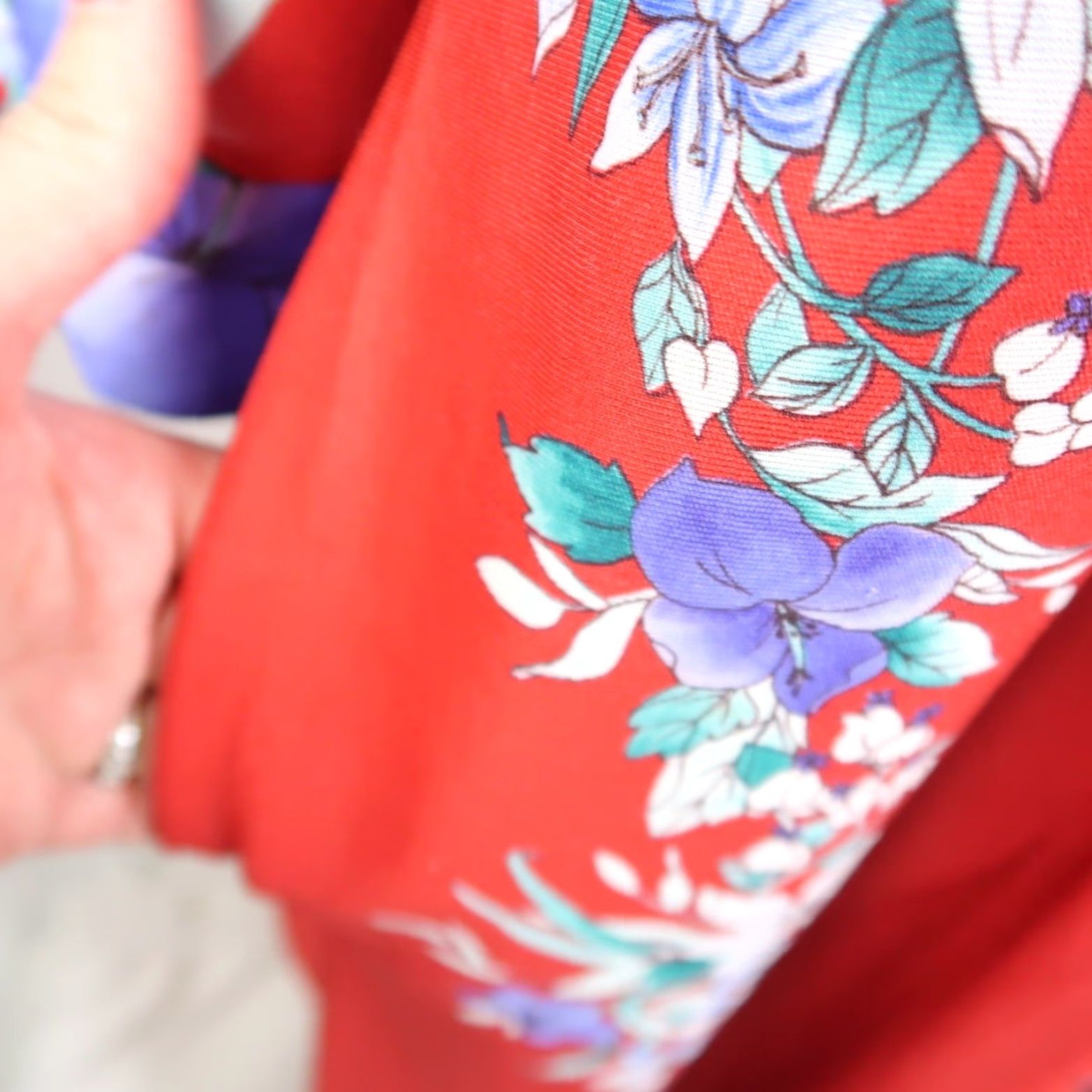 Vintage VINTAGE 70s Red Tropical Floral Zip Front Dressing Gown Muumuu Maxi Dress Robe M Dress Women Bohemian Pattern Floral Zip Front Royalty Size M / US 6-8 / IT 42-44 - 5 Thumbnail
