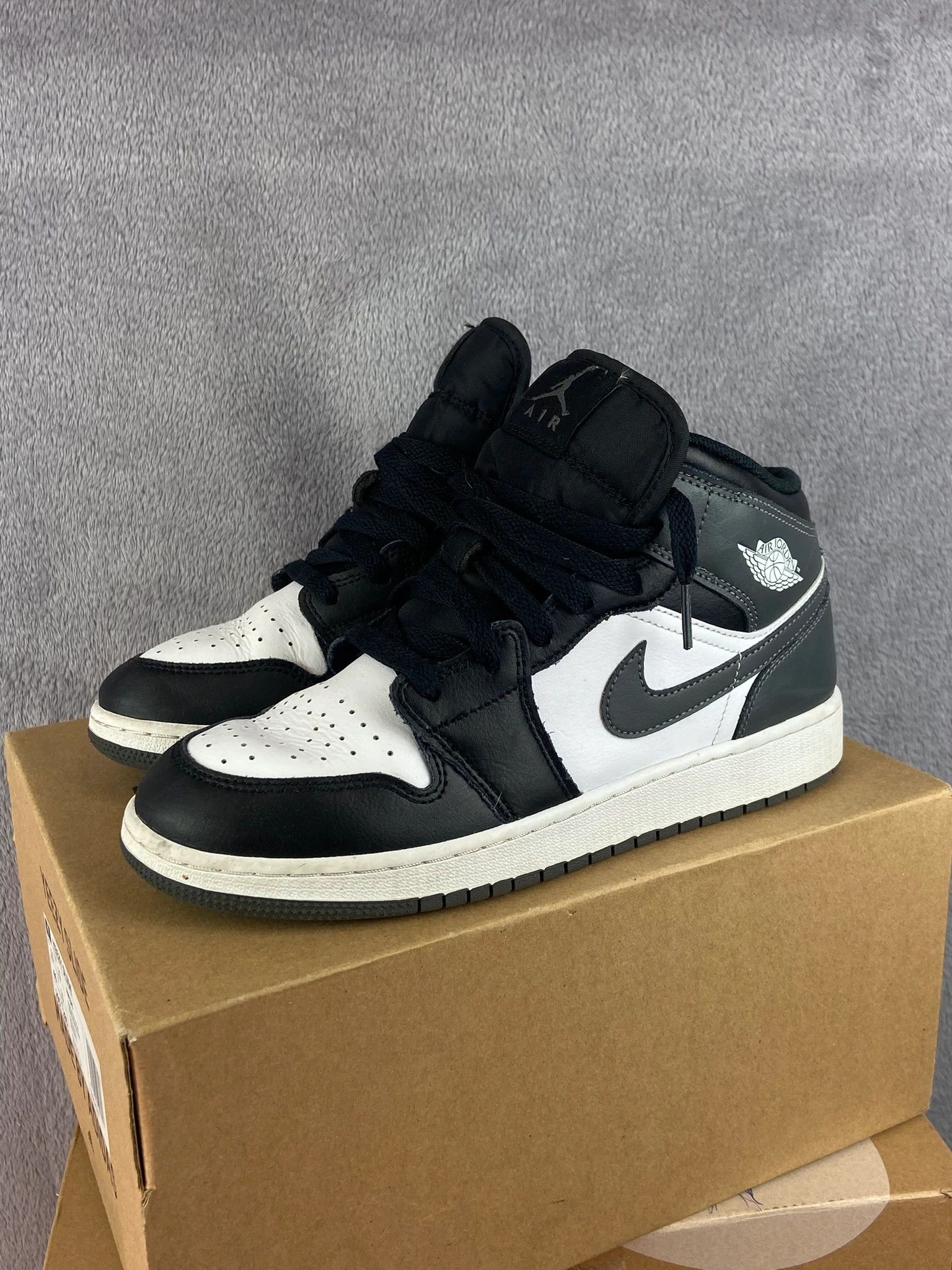 Jordan Brand Jordan sneakers white grey retro vintage streetwear classic Size US 7 / EU 40 - 1 Thumbnail