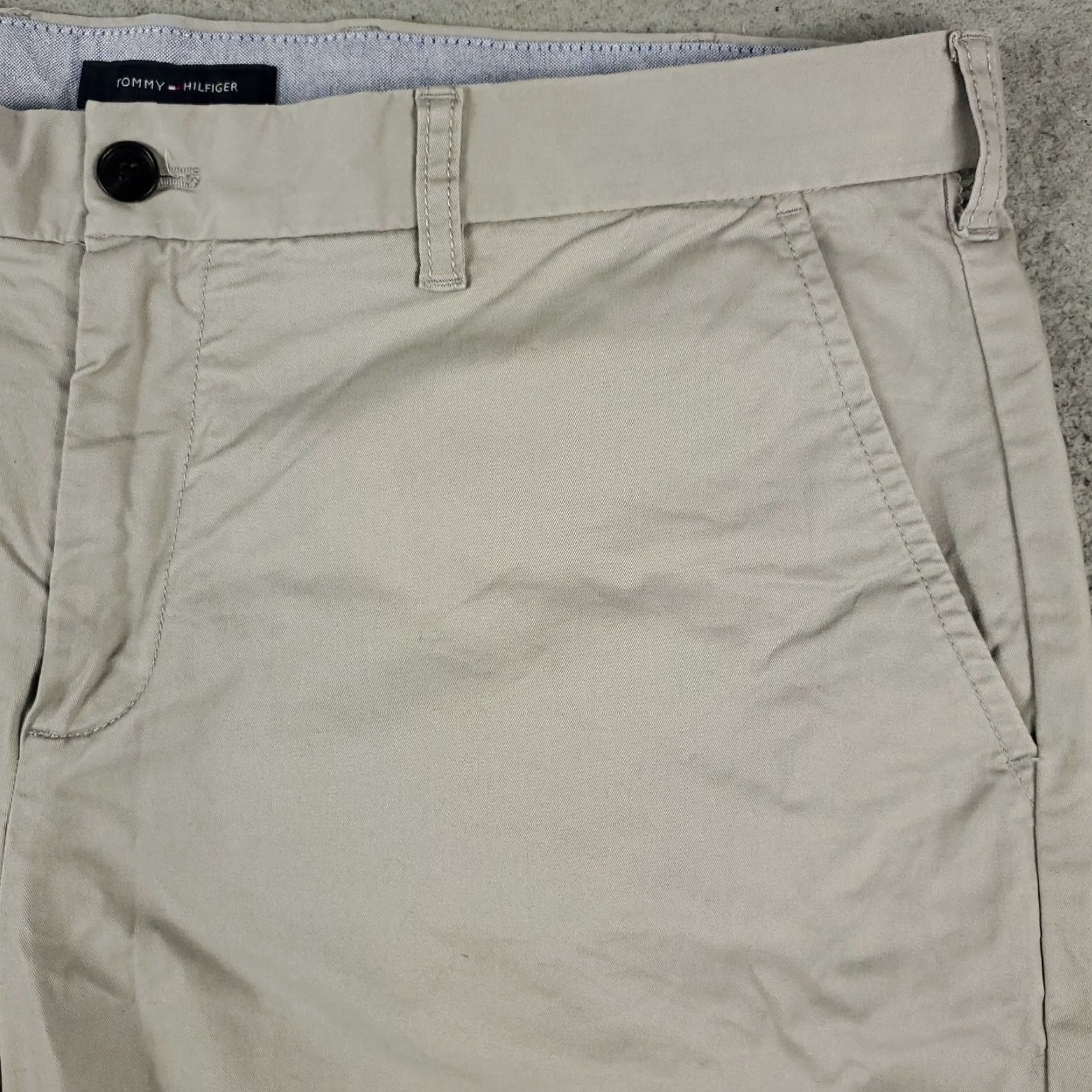 Tommy Hilfiger VINTAGE Tommy Hilfiger Shorts Mens Size 38 Beige Casual Flat Front Chino Size US 38 / EU 54 - 3 Thumbnail