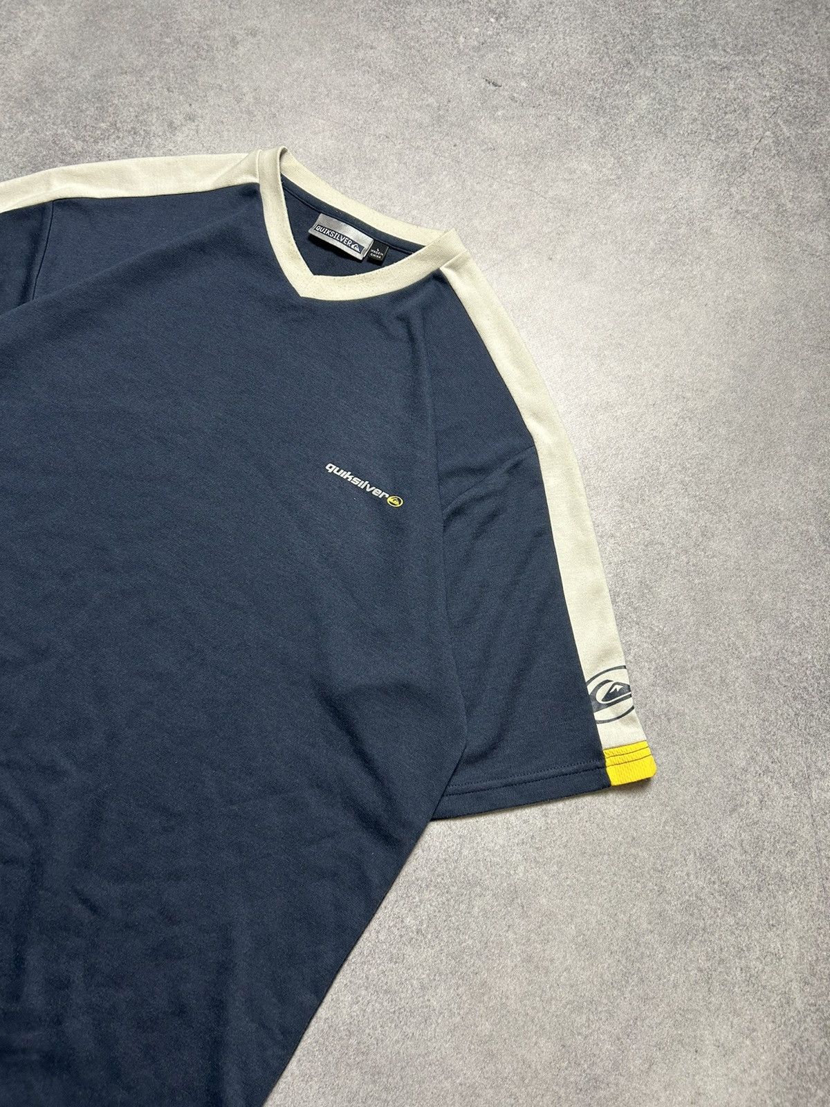Quiksilver × Vintage Vintage 2000’s Quiksilver Small Logo Athletic Surf T-Shirt Size US L / EU 52-54 / 3 - 2 Thumbnail