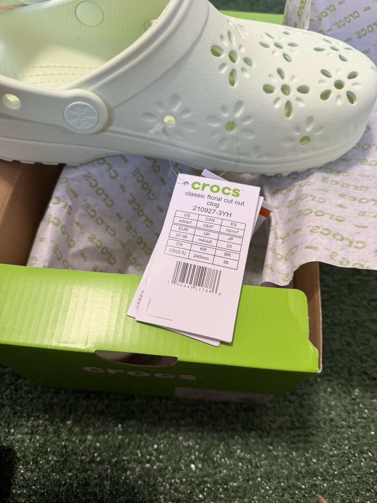 Crocs Crocs Classic Floral Cut Out Clog Jade Tint Men 5/ Women 7 Size US 7 / IT 37 - 5 Thumbnail