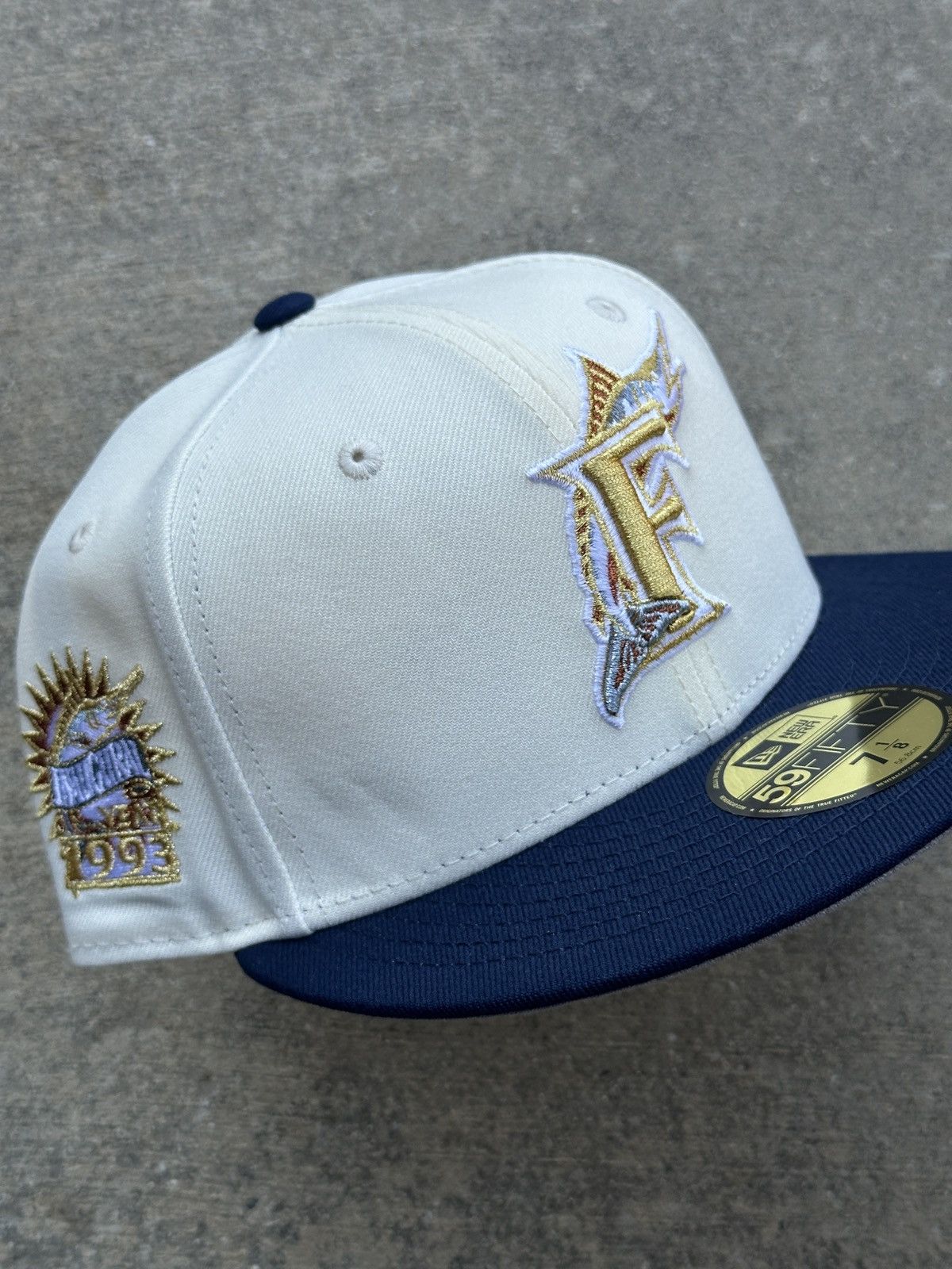 MLB × New Era Florida Marlins Chrome White Two Tone Fitted Hat 7 1/8 Size ONE SIZE - 1 Thumbnail