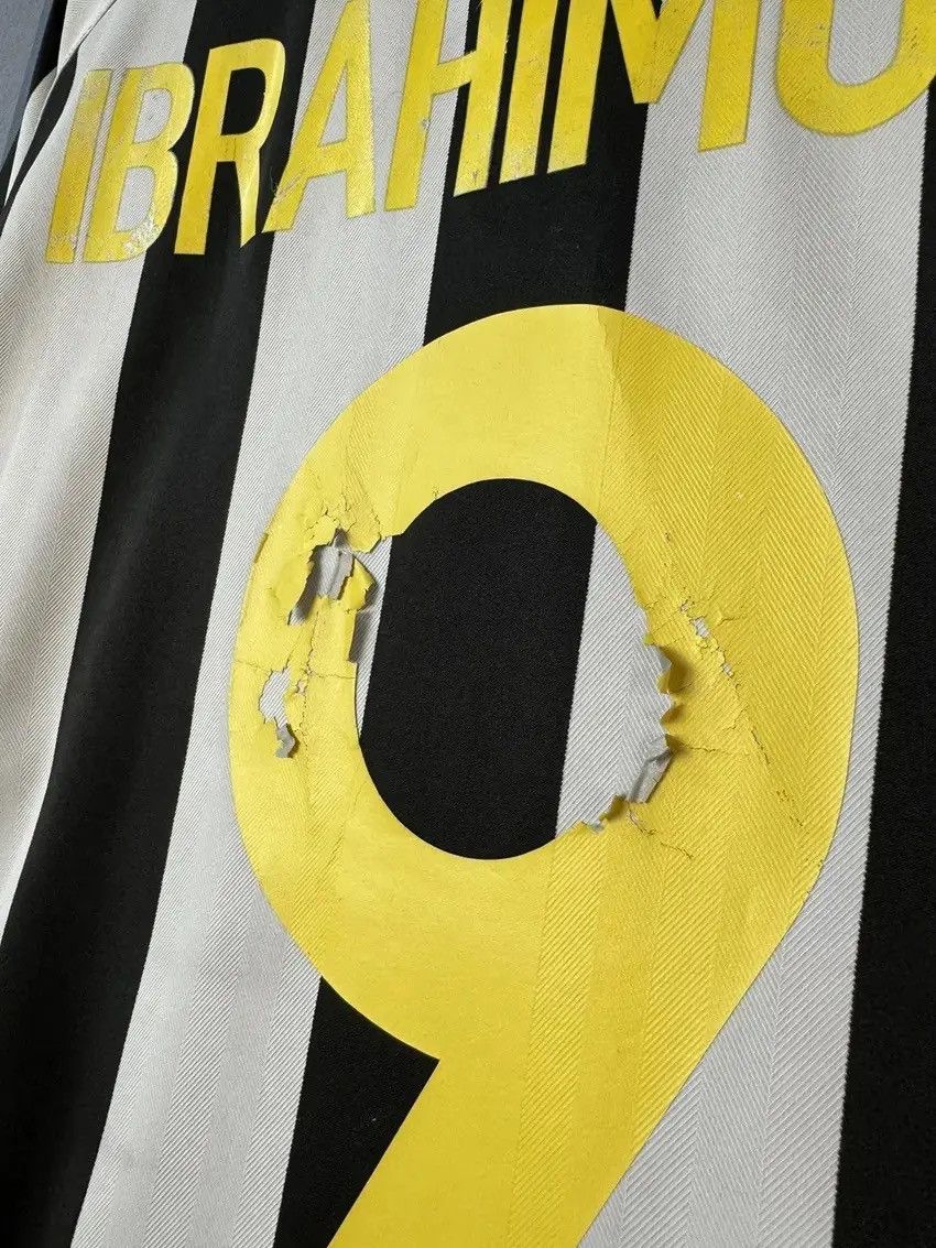 Nike × Vintage Vintage jersey Zlatan Ibrahimovic 2004/05 Juventus home kit Size US M / EU 48-50 / 2 - 10 Thumbnail