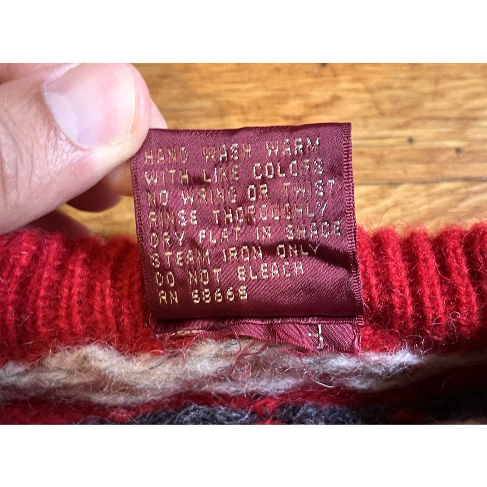 Nordstrom VINTAGE Nordstrom Shetland Wool Fair Isle Sweater Women’s Large Red White Size L / US 10 / IT 46 - 5 Thumbnail