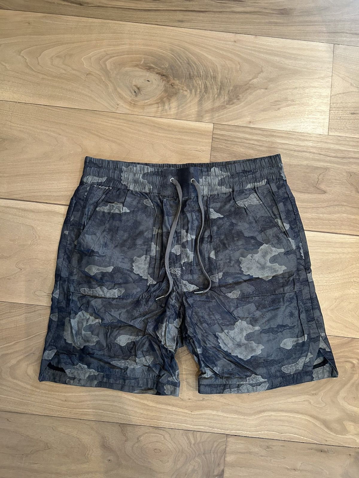 Helmut Lang Helmut Lang Camo Shorts Size US 36 / EU 52 - 1 Thumbnail