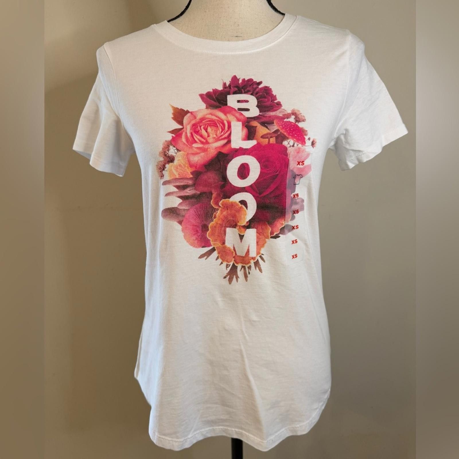 Old Navy Old Navy graphic floral short sleeve tee shirt SZ XS Size XS / US 0-2 / IT 36-38 - 1 Thumbnail