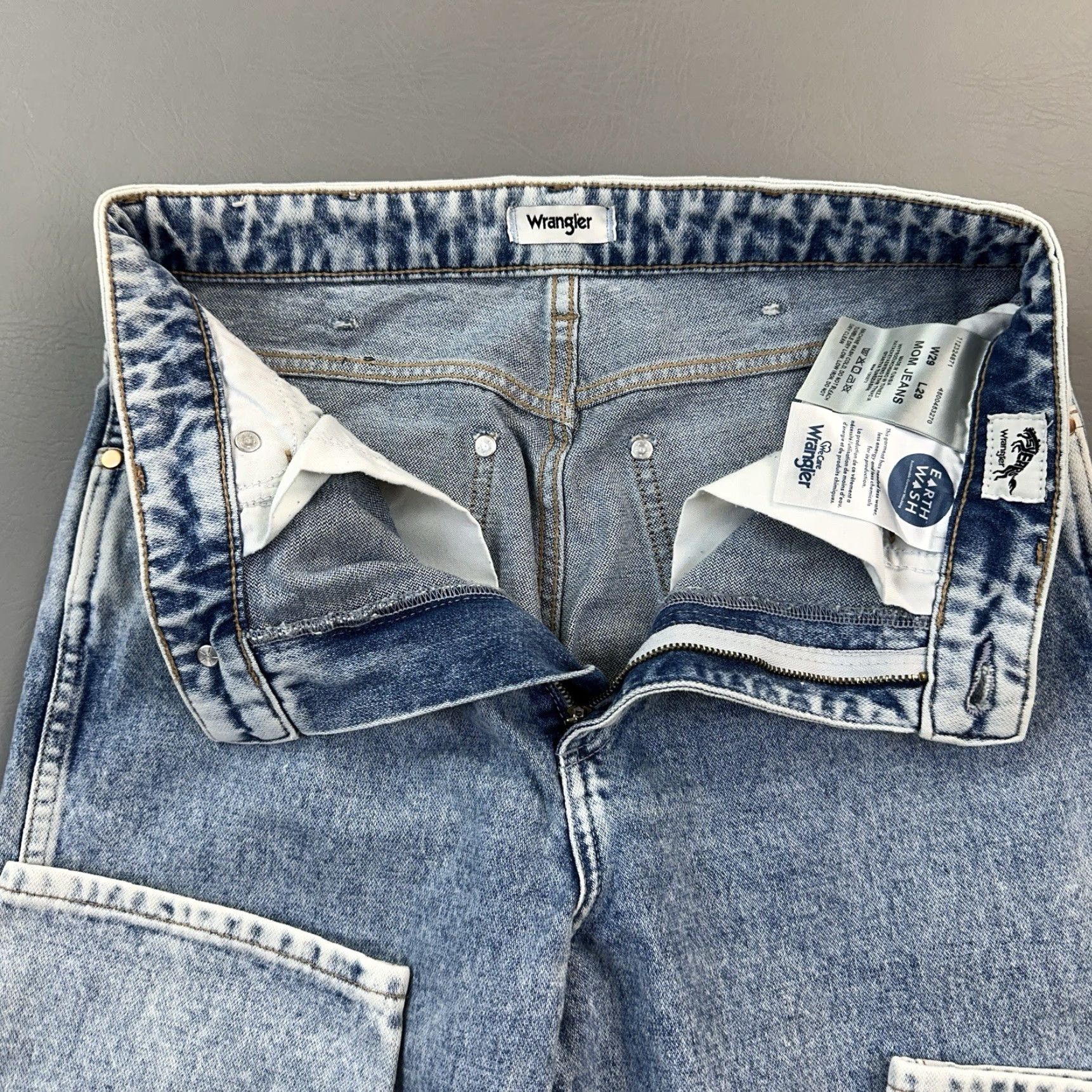 Wrangler Wrangler Mom Jeans Women's 29x29 Light Wash Denim High Rise Taper Retro Jeans Size 29" - 6 Thumbnail