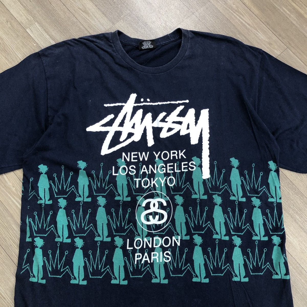 Stussy Vintage Stussy Shadowman Crown World Tour Iconic Skate Tee Size US XL / EU 56 / 4 - 2 Thumbnail