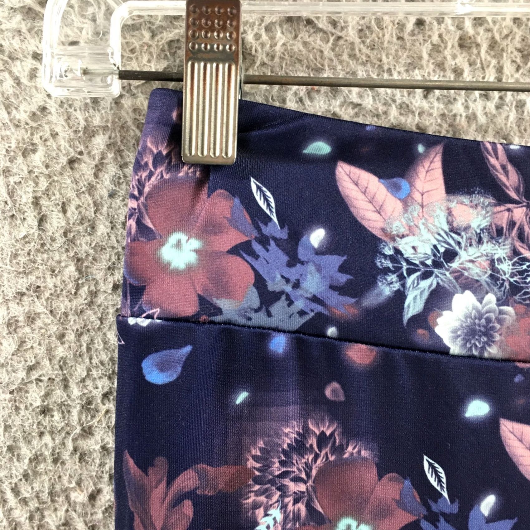 Converse Converse Leggings Womens Medium Navy Floral Print Stretch Athletic Activewear Size 32" / US 10 / IT 46 - 3 Thumbnail