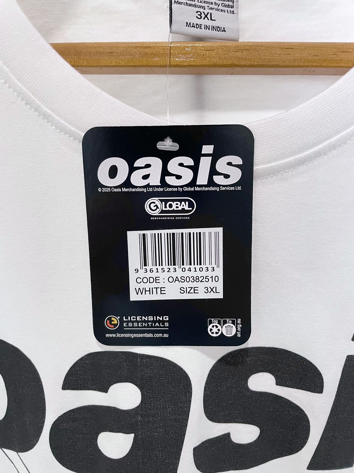 Band Tees OASIS DEFINITELY MAYBE (2025) Size US XXL / EU 58 / 5 - 5 Thumbnail