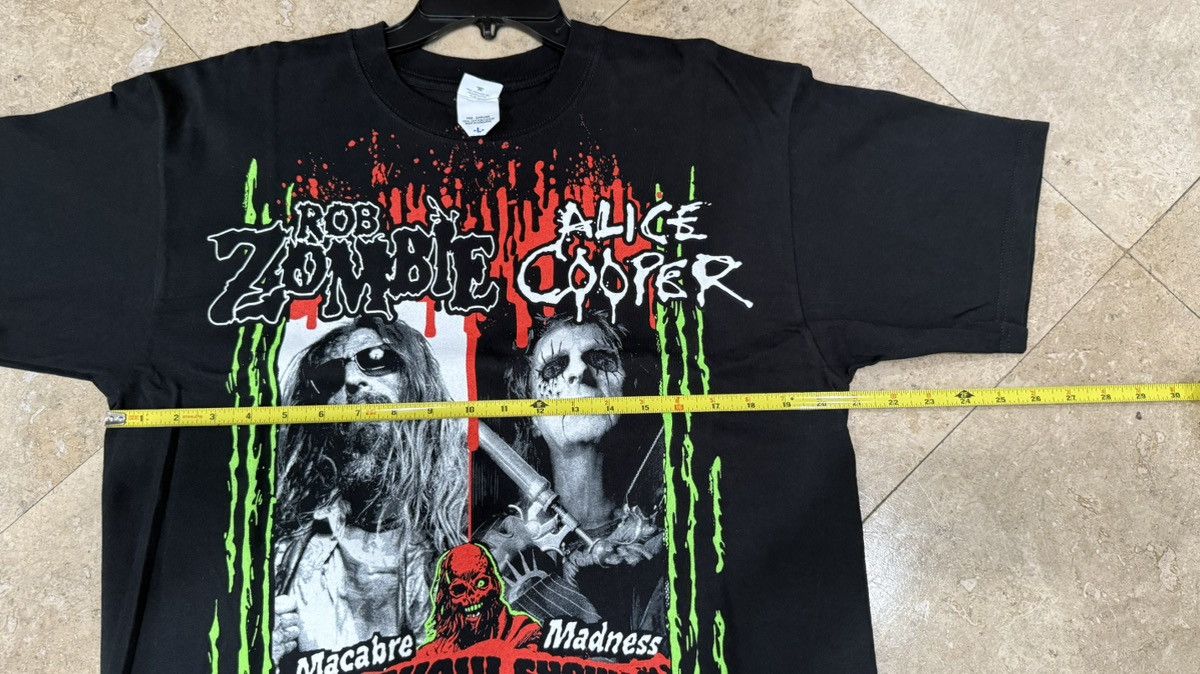 Band Tees 2010 ROB ZOMBIE/ALICE COOPER, THE GRUSOME TWOSOME Tour Tee Size US L / EU 52-54 / 3 - 5 Thumbnail
