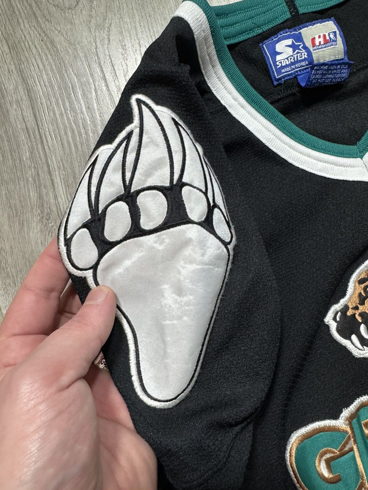 Starter Vintage Utah Grizzlies Hockey Jersey Black IHL Hockey Size US L / EU 52-54 / 3 - 5 Thumbnail