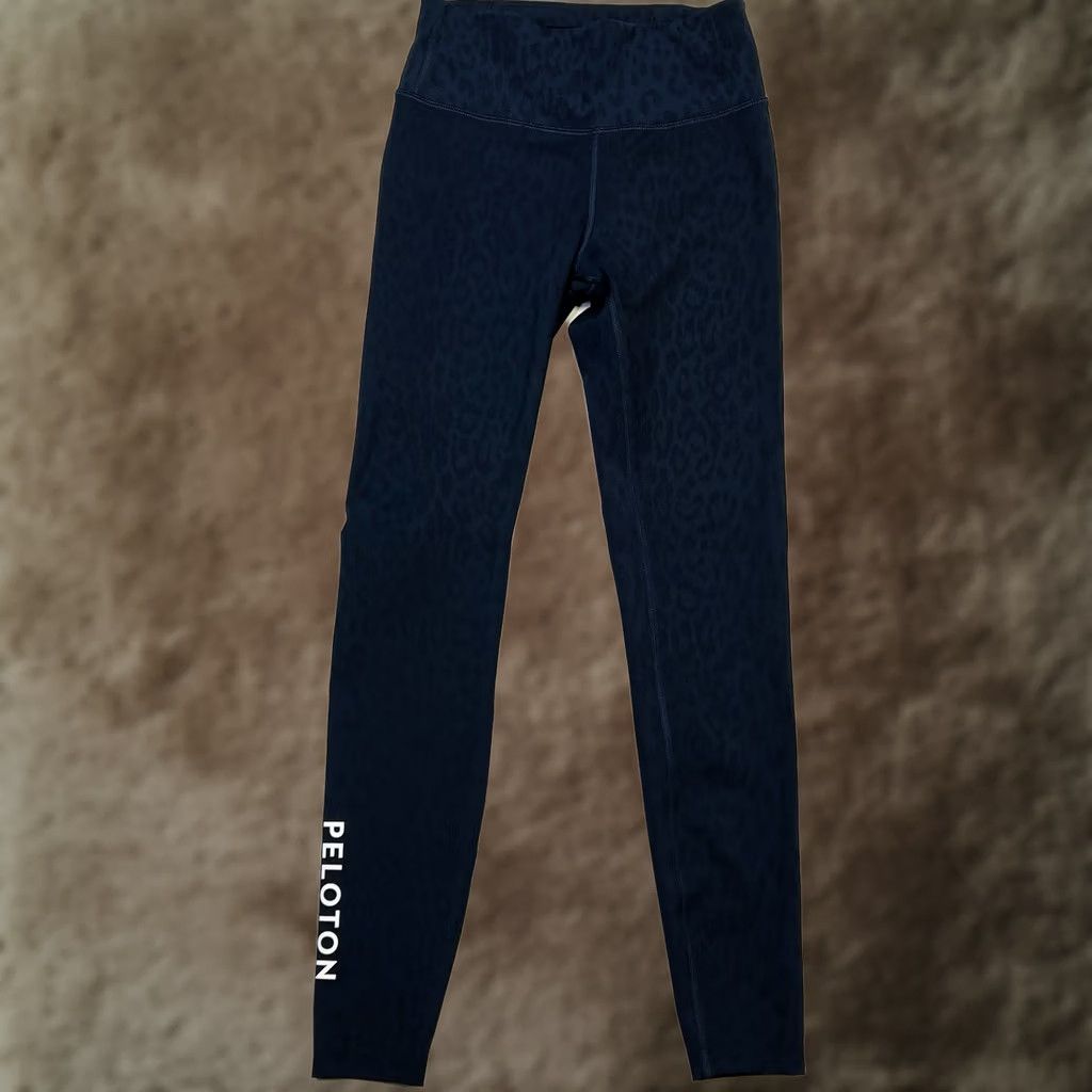 Commission Mission Leggings Womens XS Blue Cheetah Print Peloton Athletic Ankle Slimming Pockets Quick Dry Yoga Gym & Training Size 26" / US 2 / IT 38 - 1 Thumbnail