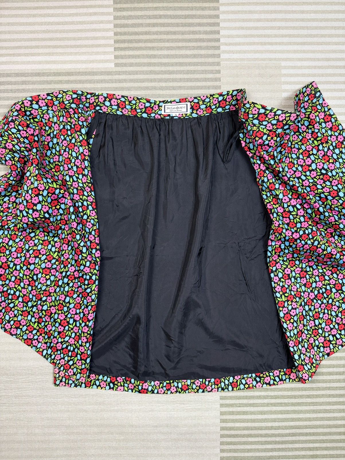 Yves Saint Laurent YvesSaintLaurent Skirt Flora Vibrant Floral Pattern Size 24" / US 00 / IT 34 - 3 Thumbnail