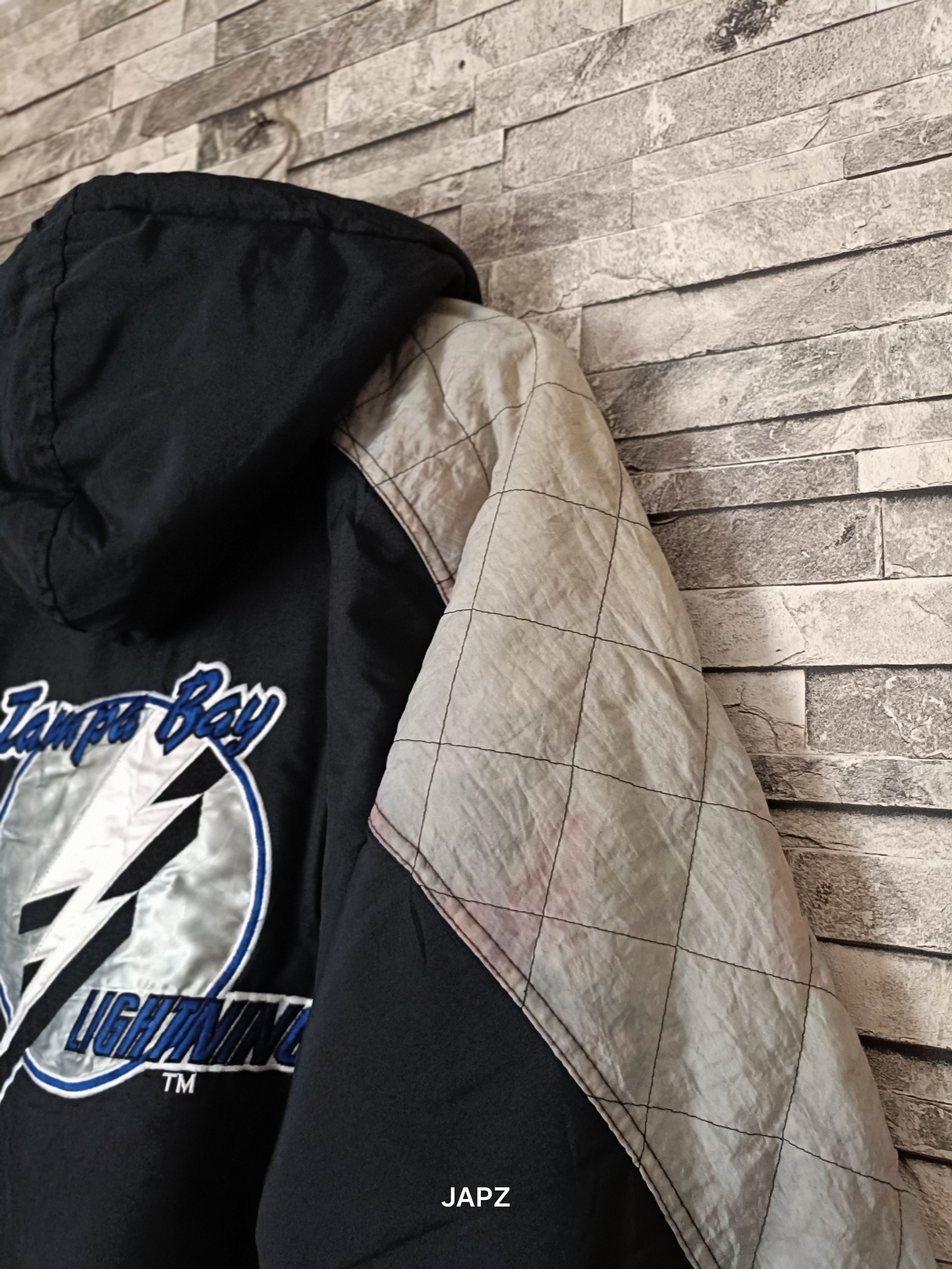 Starter Vintage 90s starter Tampa bay lightning NHL jacket Size US L / EU 52-54 / 3 - 10 Thumbnail