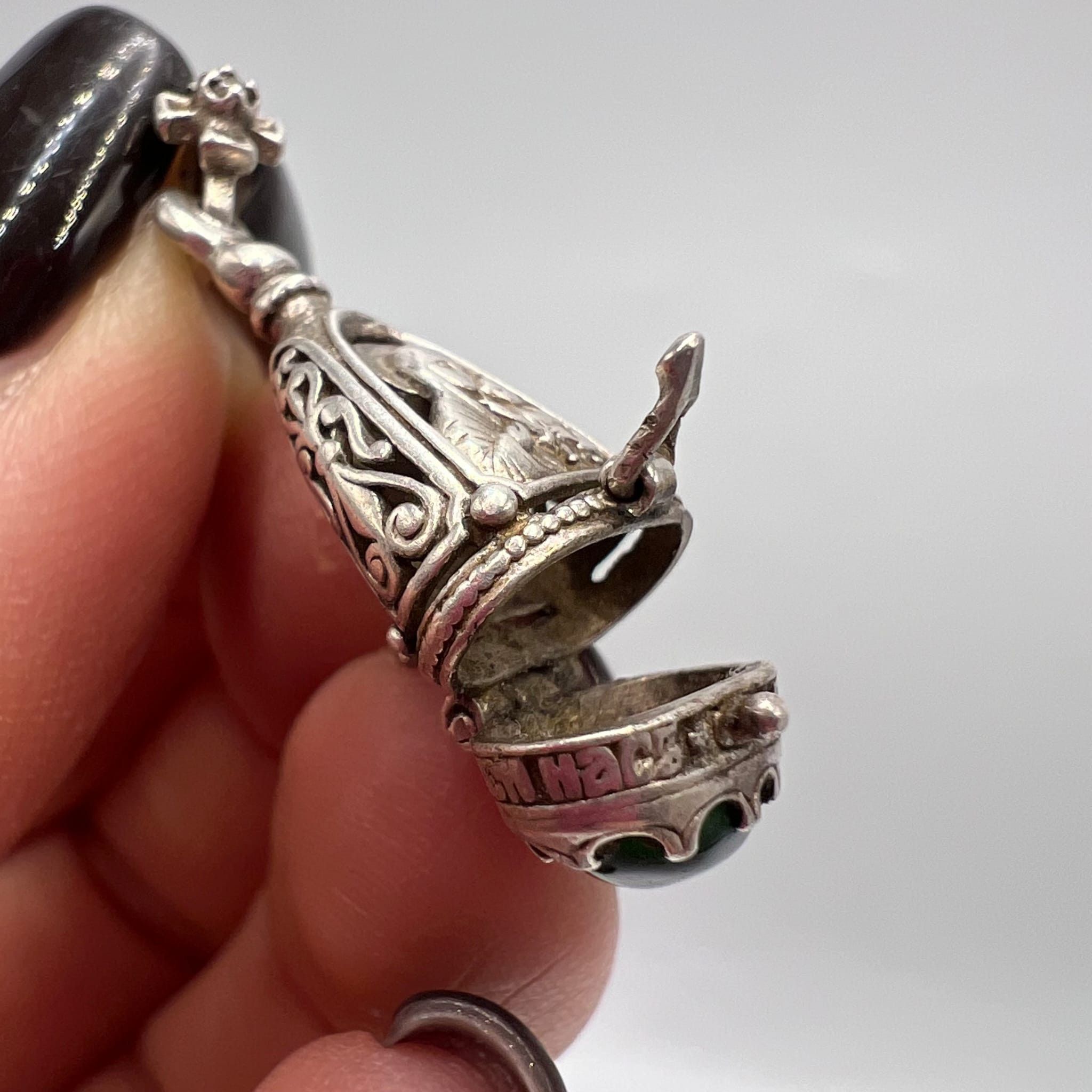 Sterling Silver Vintage Sterling Silver 925 Pendant Virgin Mary and Child Size ONE SIZE - 9 Thumbnail