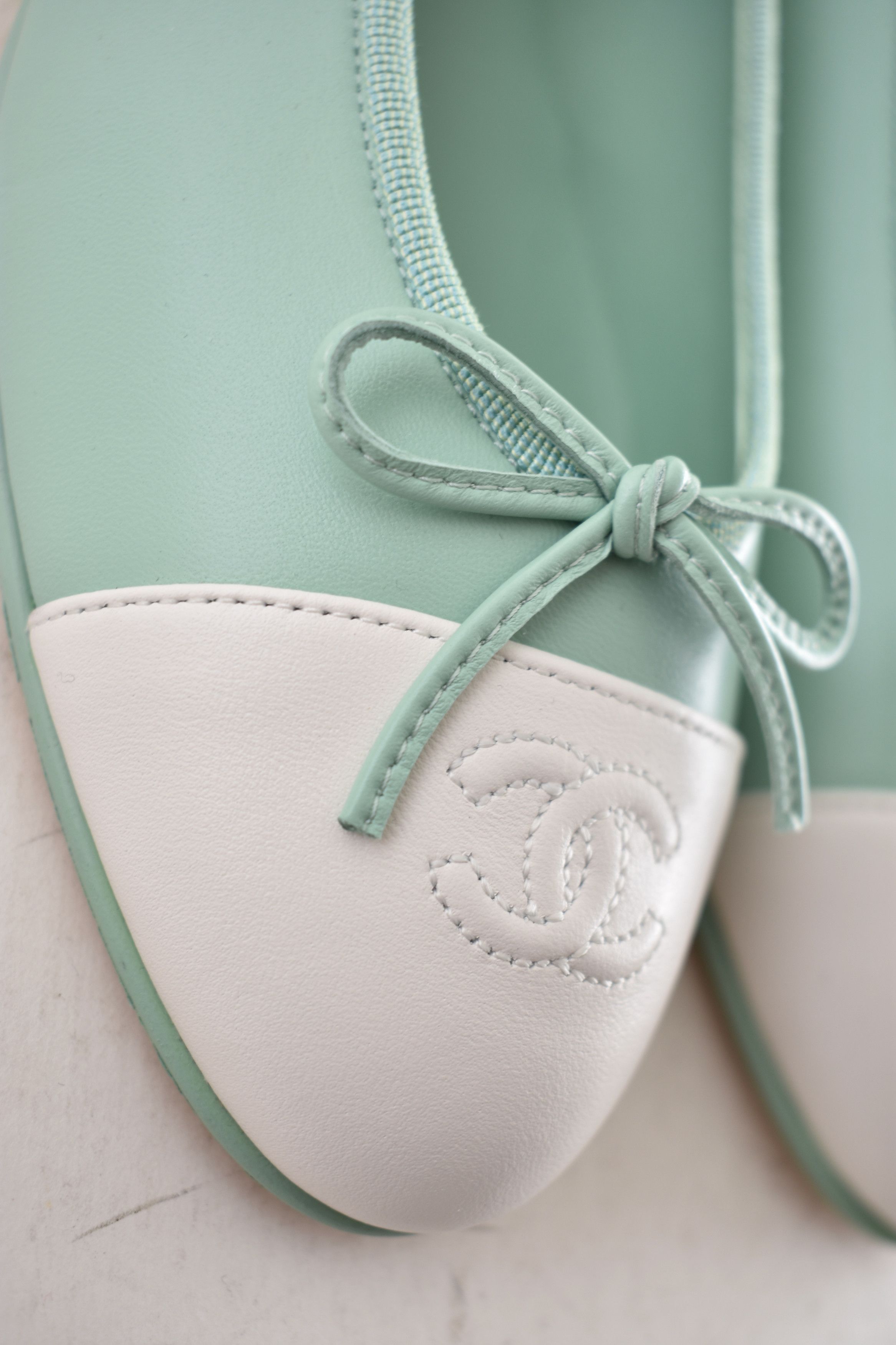 Chanel 26S Mint White Leather CC Logo Ballet Ballerina Flat 38 Size US 8 / IT 38 - 13 Thumbnail