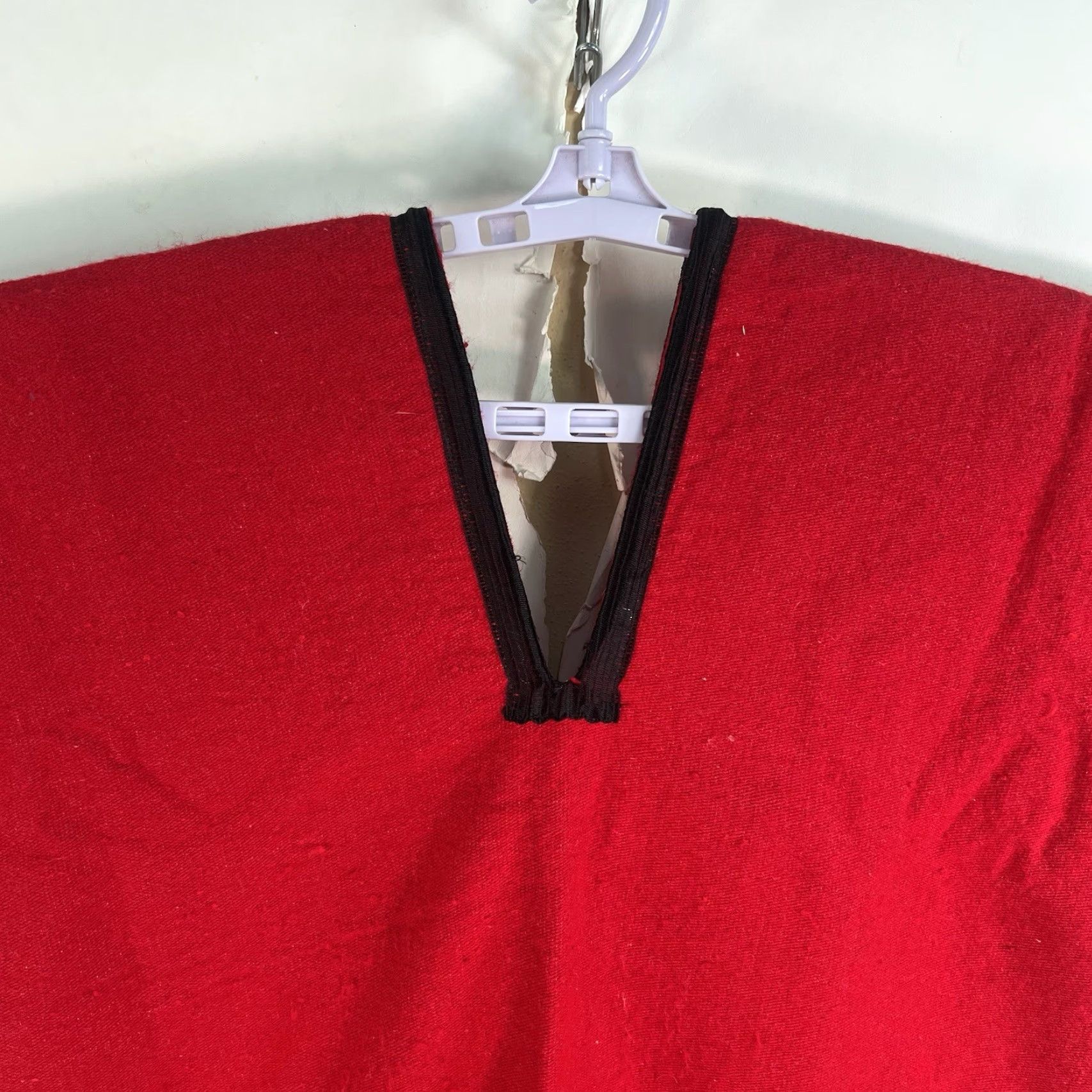 Vintage VINTAGE Rubies Poncho Unisex Red Pullover Mexican Blanket V Neck Costume Party One Size Pullover Fringes Adult Unisex Mexico Red Poncho Theme Mexican Size US M / EU 48-50 / 2 - 3 Thumbnail