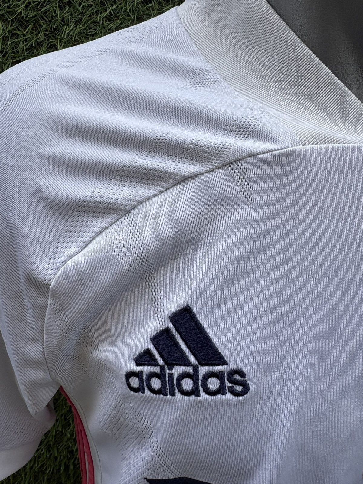 Adidas Real madrid benzema jersey Size US S / EU 44-46 / 1 - 7 Thumbnail