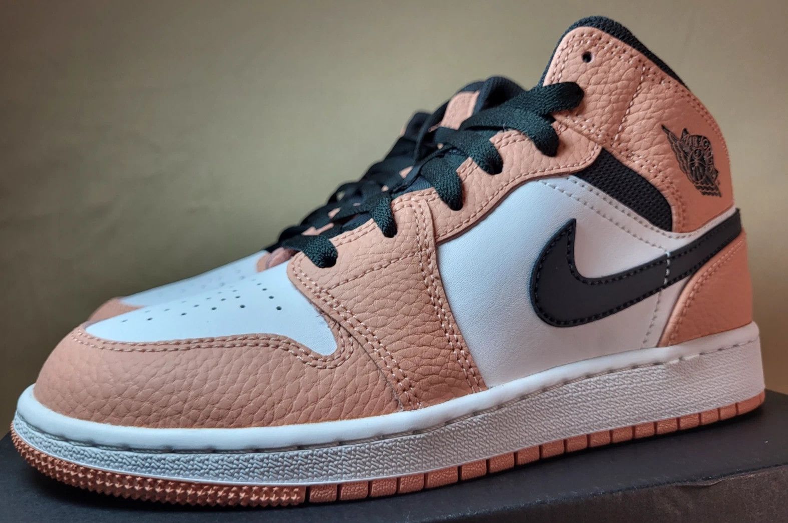 Nike Nike Air Jordan 1 Mid “Pink Quartz” (GS) – 555112‑603 Size US 6 / IT 36 - 12 Thumbnail