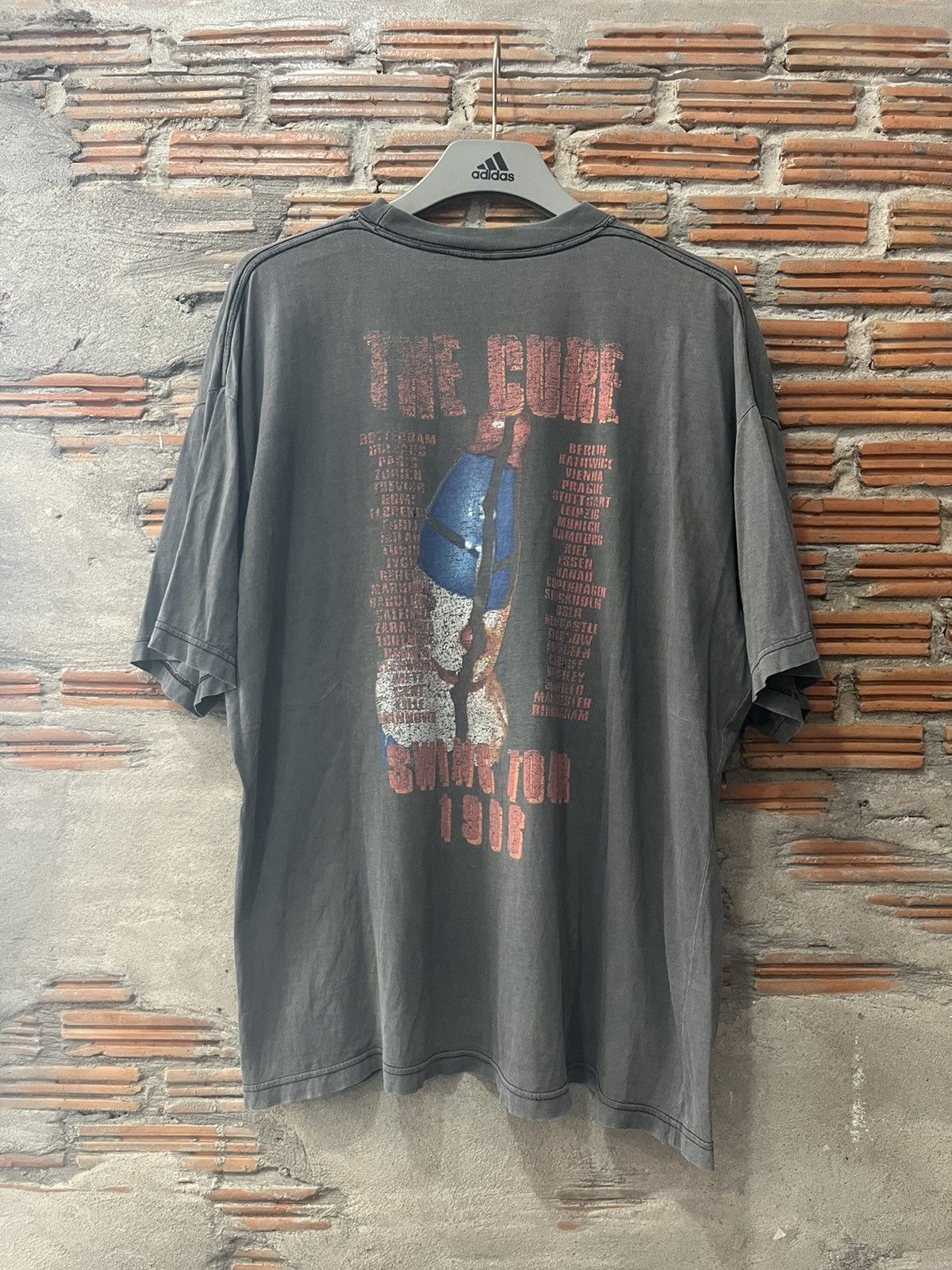 Band Tees Vintage THE CURE Swing Tour 1996’s ( Very Worn ) Tshirt Size US XL / EU 56 / 4 - 3 Thumbnail