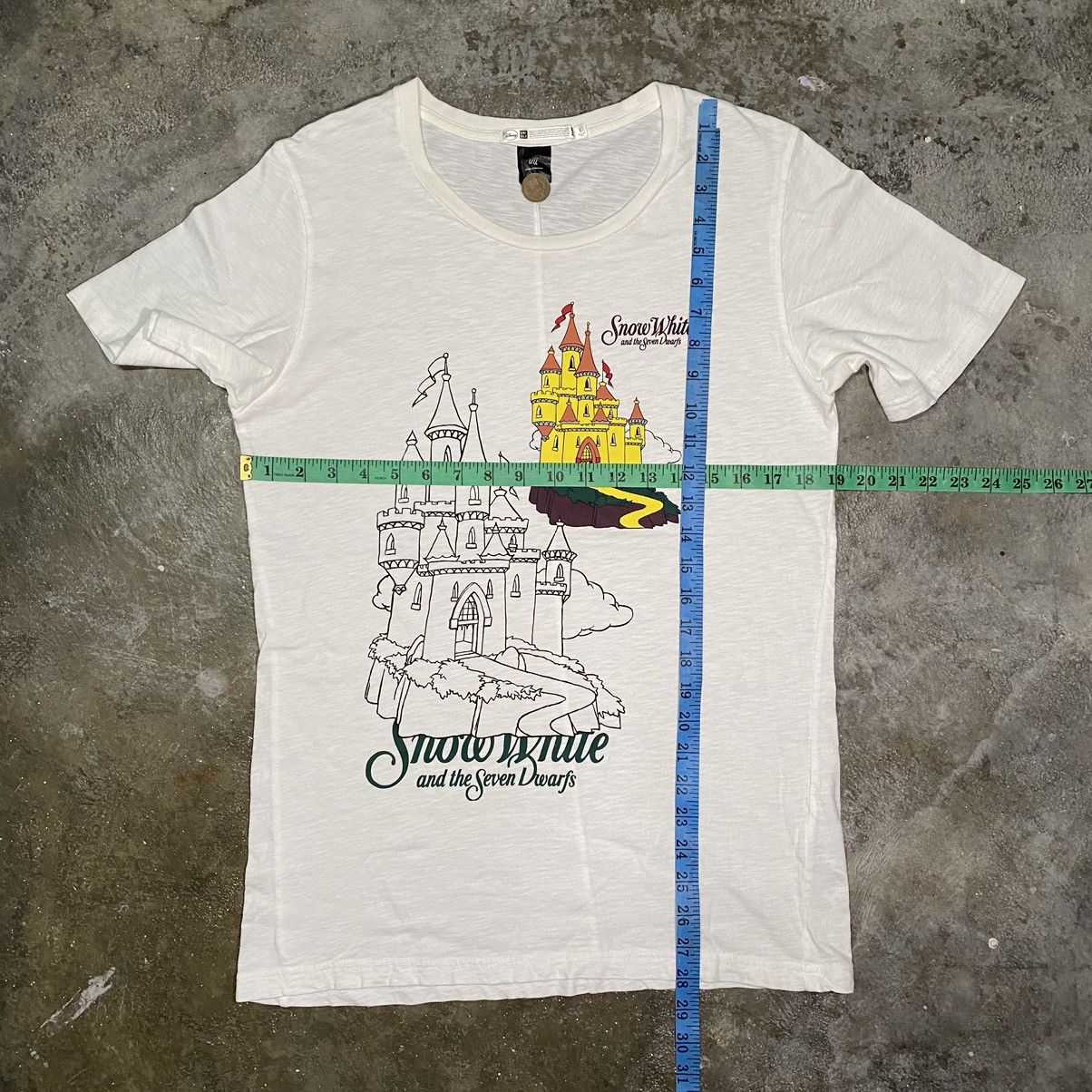 Disney Uniqlo Undercover Snow White and the Seven Dwarfs T Shirt Size US L / EU 52-54 / 3 - 13 Thumbnail