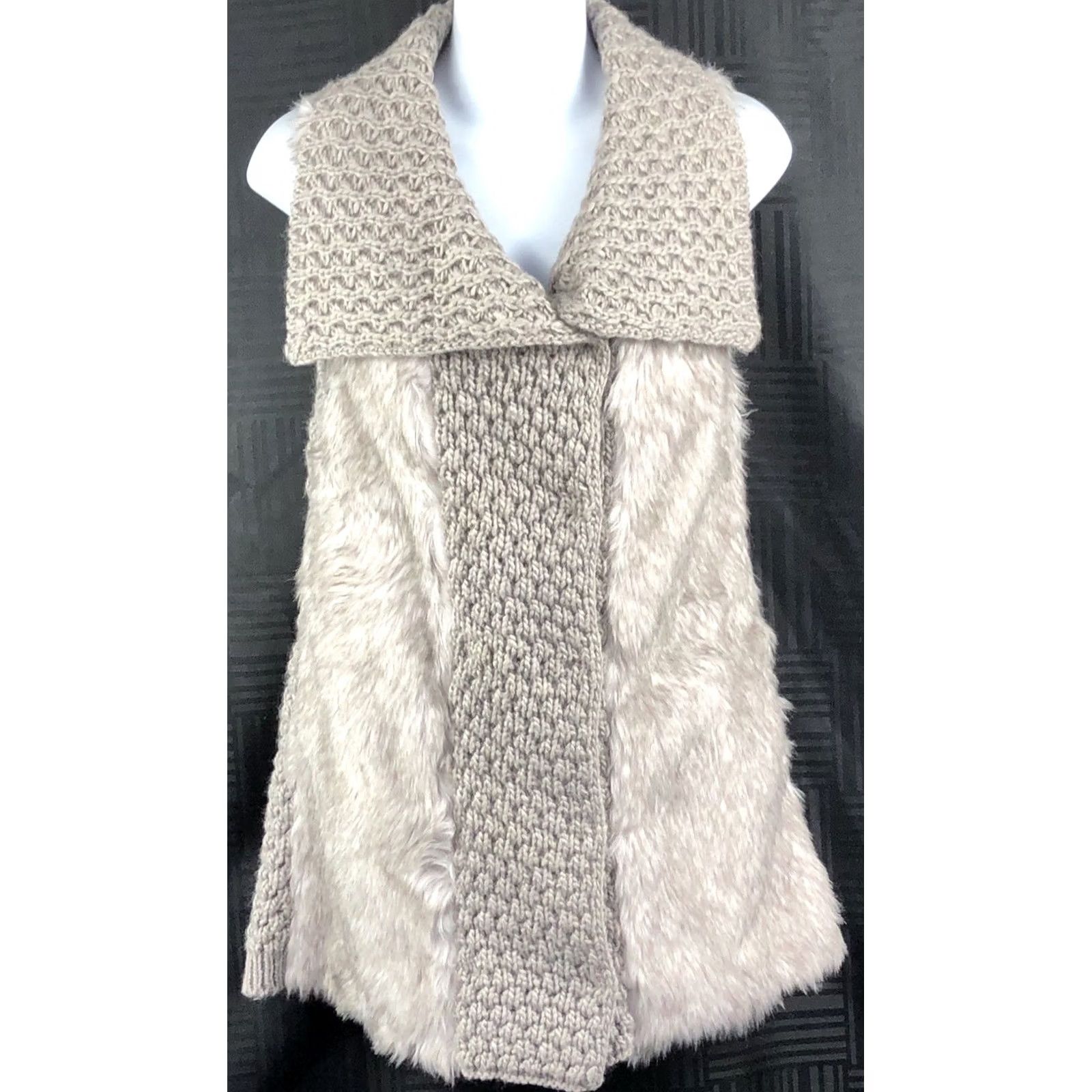 Nine West Nine West Wool/alpaca sweater vest M Gray Snap Collared 1920s City Classic Preppy Womens Vest, Wool Alpaca Knit, Chest 37" Length 28" Size M / US 6-8 / IT 42-44 - 7 Thumbnail