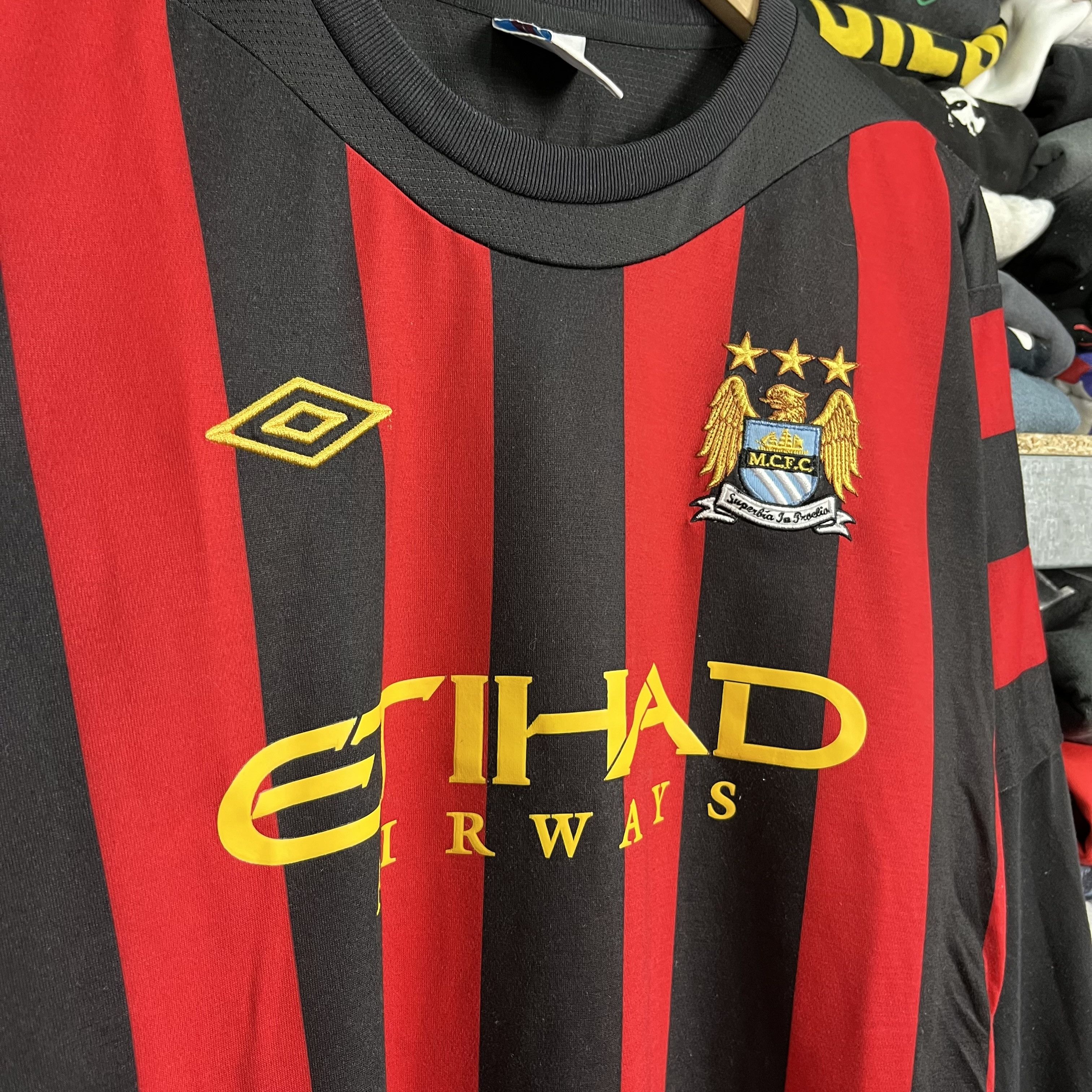 Umbro 2011/12 UMBRO MANCHESTER CITY AWAY SOCCER JERSEY SHIRT Size US M / EU 48-50 / 2 - 2 Thumbnail