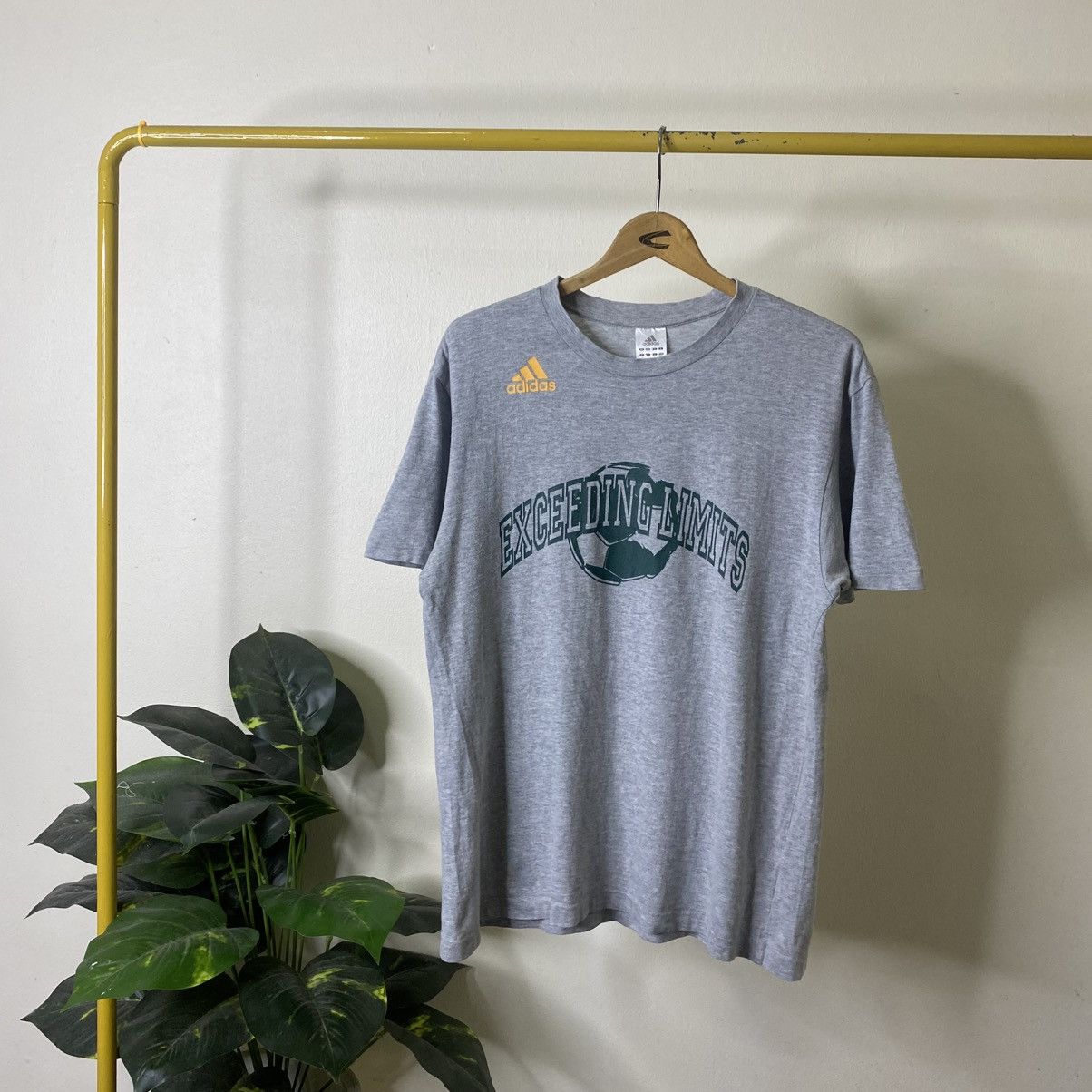 Adidas Vintage 2003 Adidas Exceeding Limits T Shirt Size US L / EU 52-54 / 3 - 1 Thumbnail