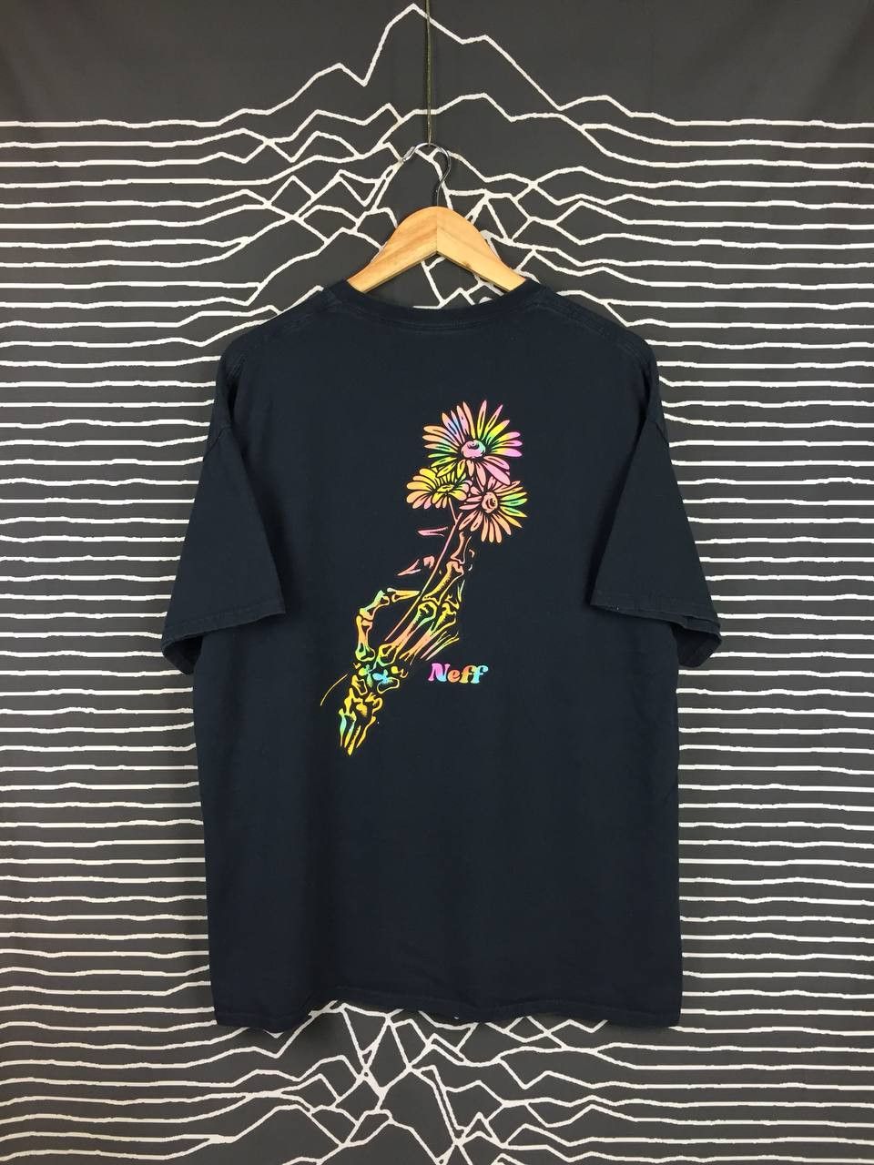 NEFF × Vintage NEFF Skeleton Hand Flower Graphic Tee Size XL Size US XL / EU 56 / 4 - 1 Thumbnail