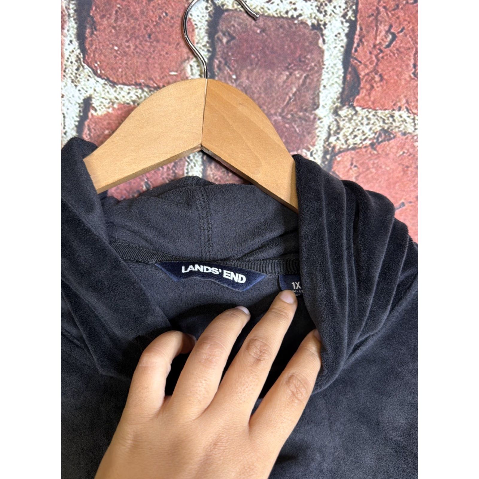 Lands' End VINTAGE Lands' End Women Black Velour Hoodie Full Kangaroo Pocket Plus Size 1X Sweatshirt Hoodie Size XL / US 12-14 / IT 48-50 - 2 Thumbnail